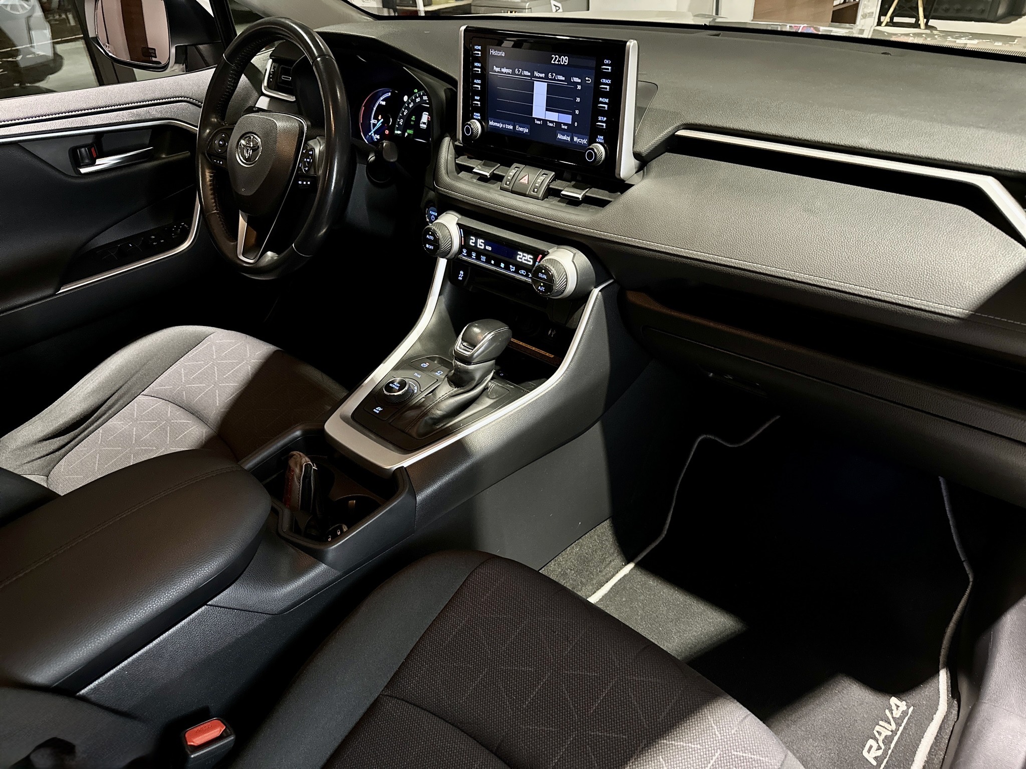 
Toyota RAV4 Hybrid Executive full									