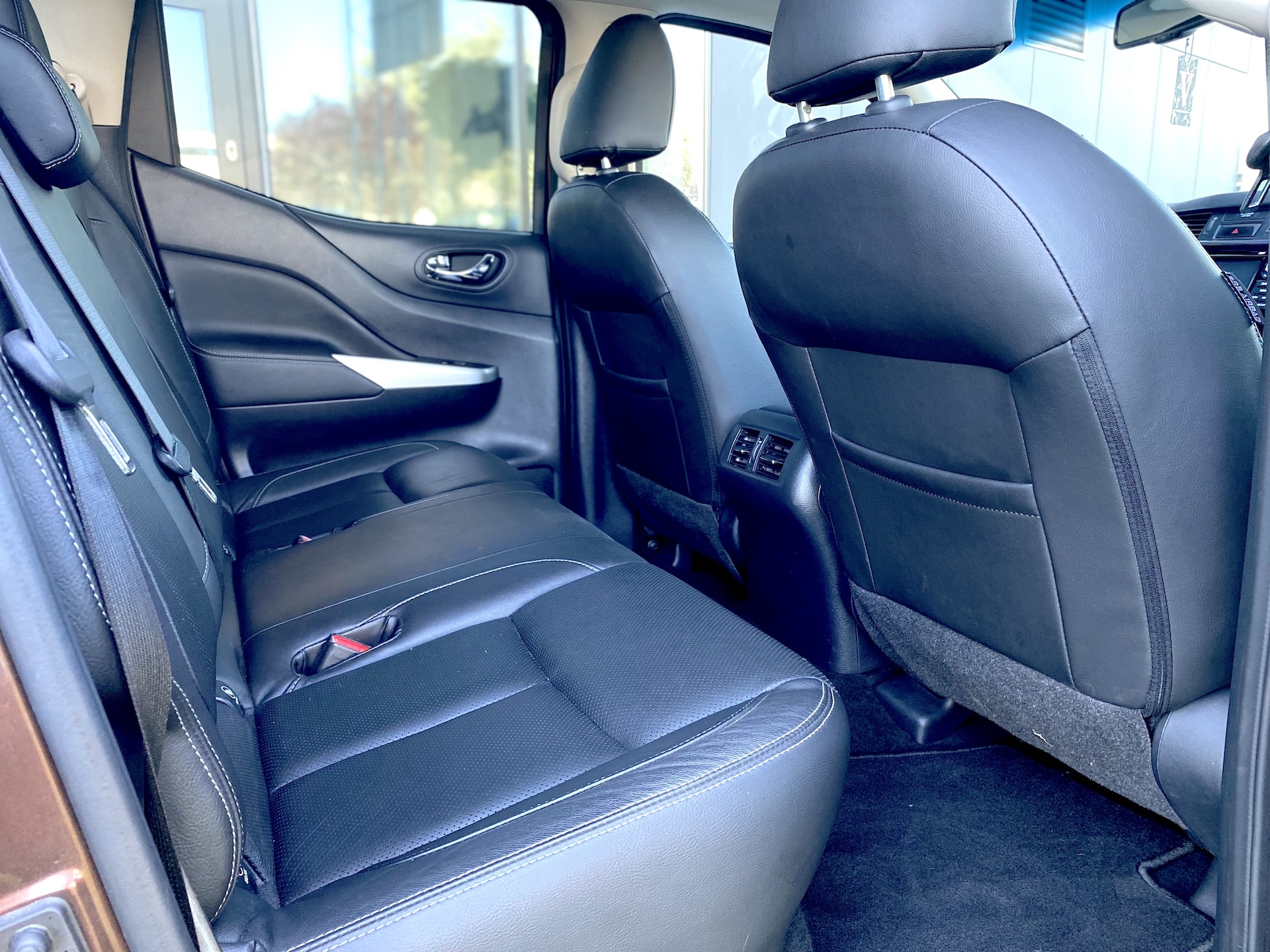 
Nissan Navara Double Cab (IV) full									