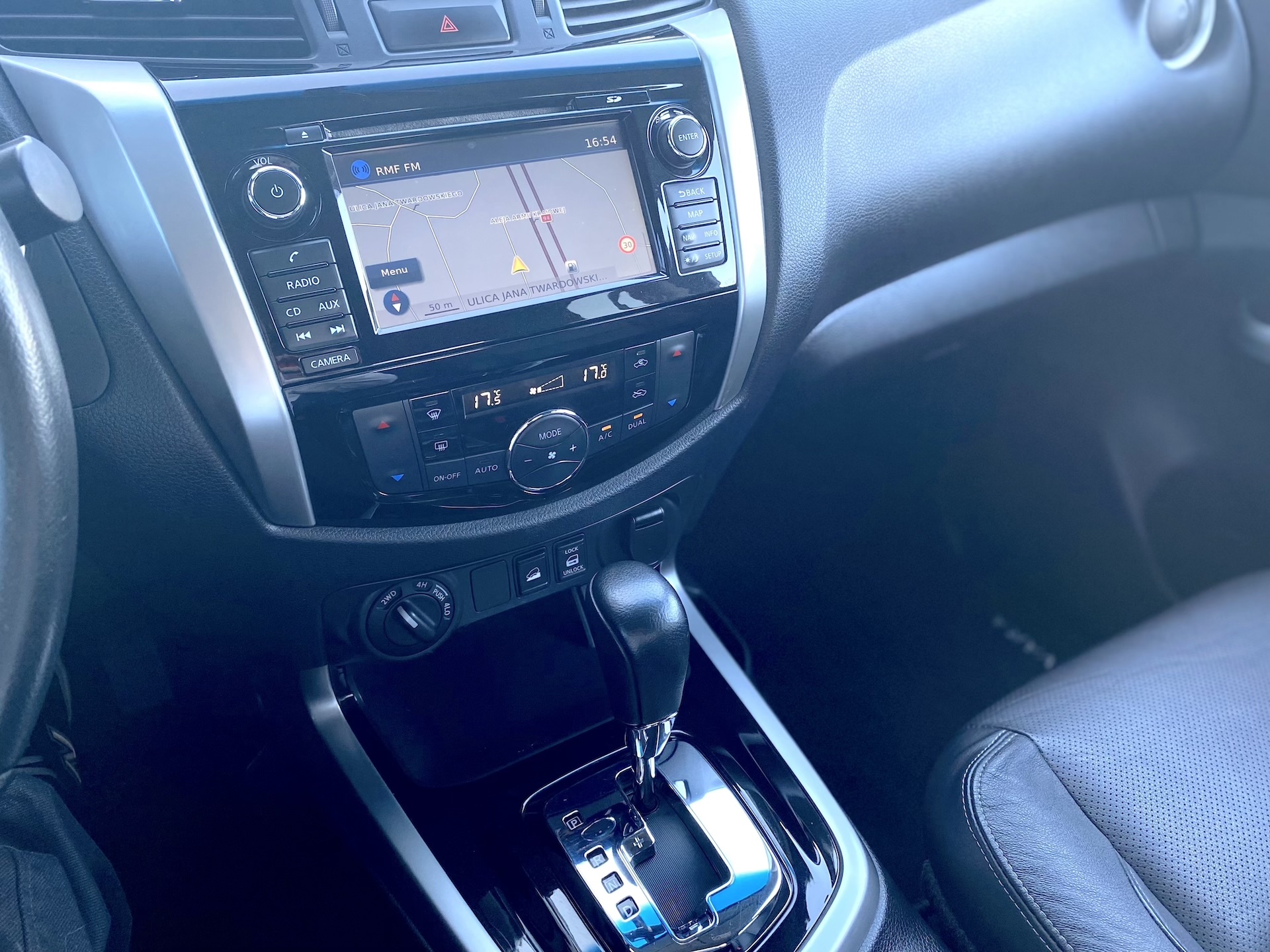 
Nissan Navara Double Cab (IV) full									