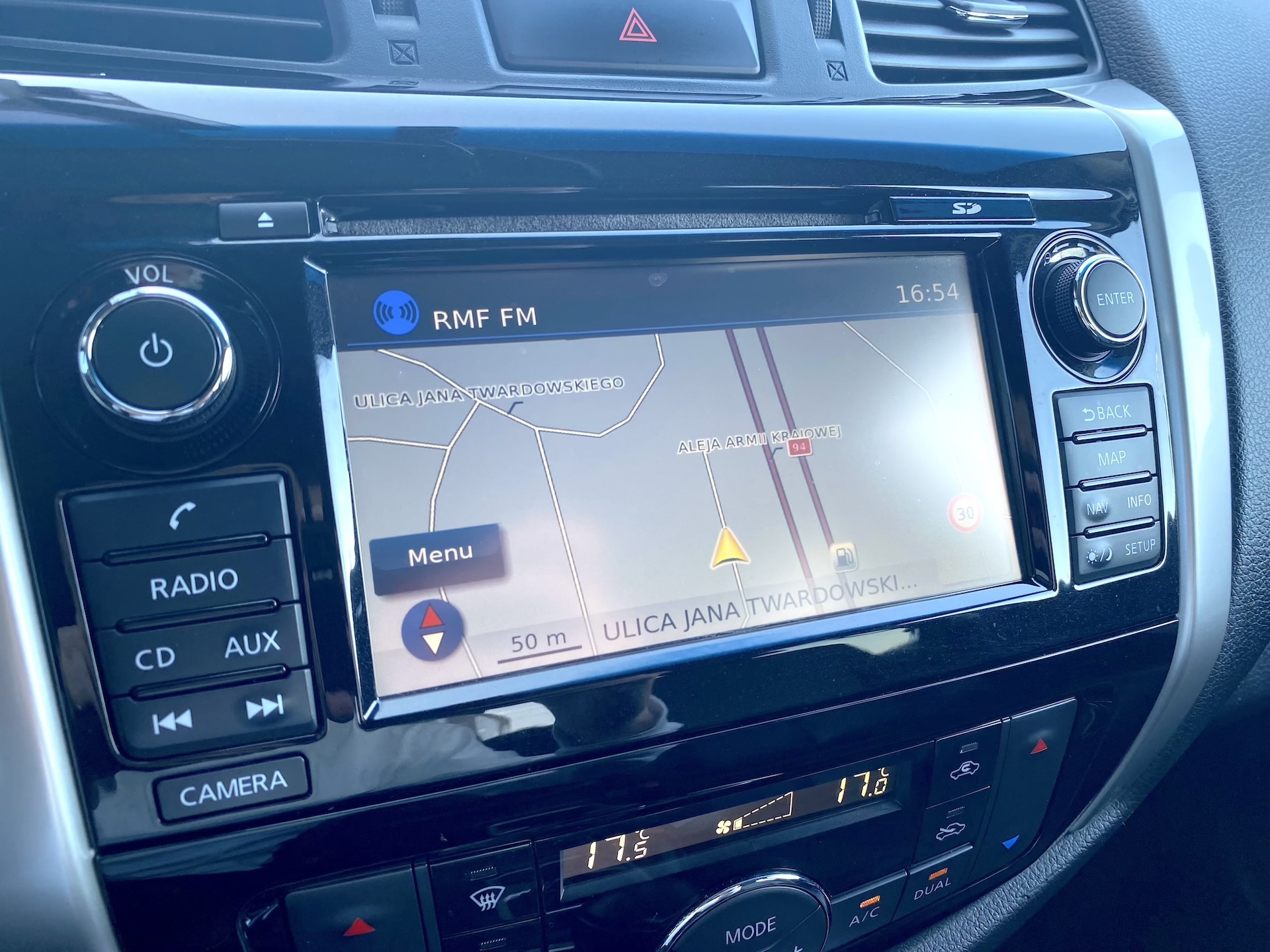 
Nissan Navara Double Cab (IV) full									