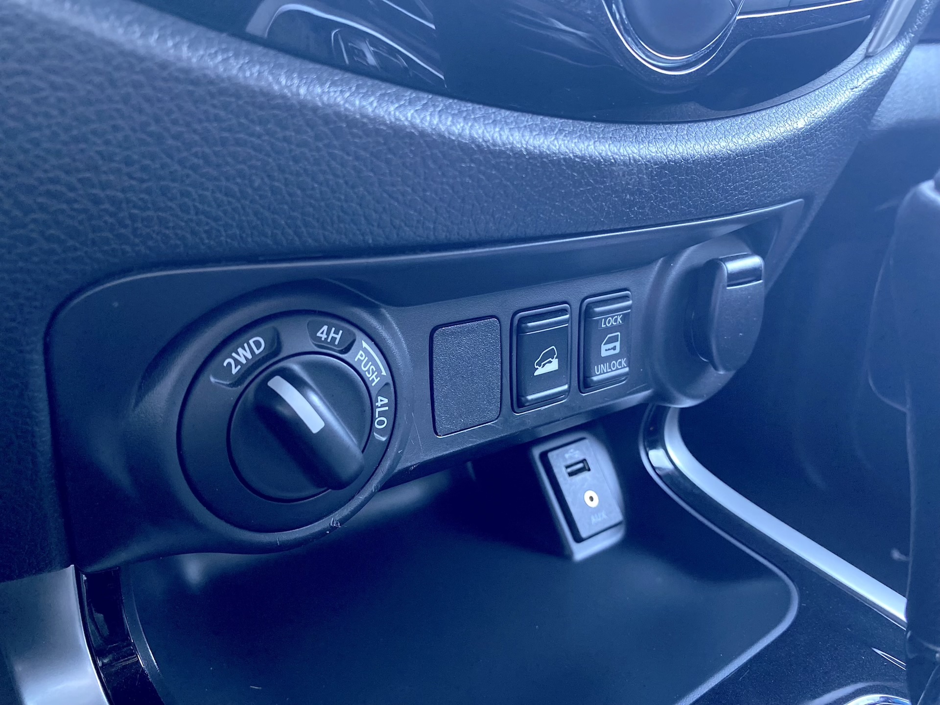 
Nissan Navara Double Cab (IV) full									