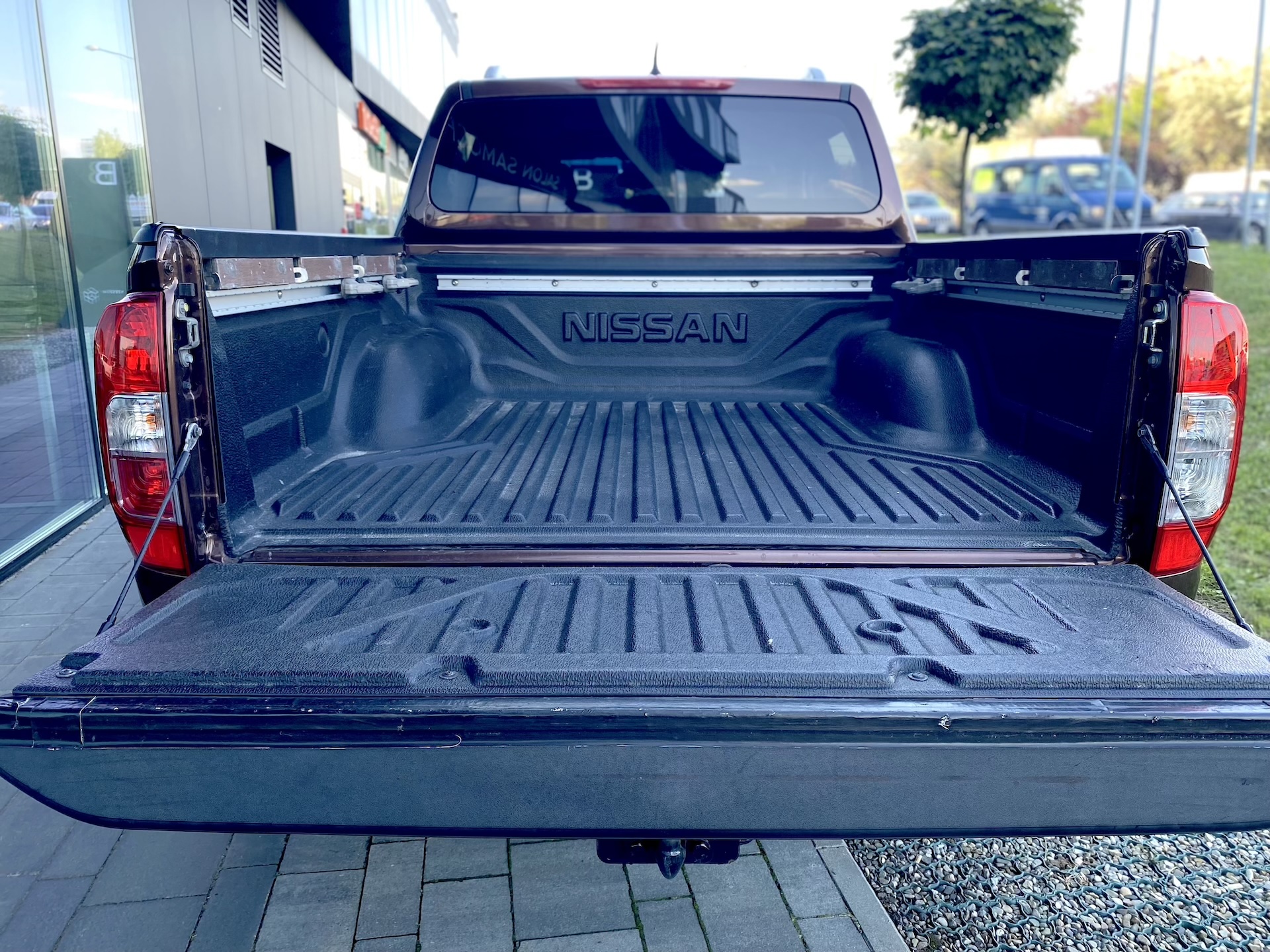 
Nissan Navara Double Cab (IV) full									