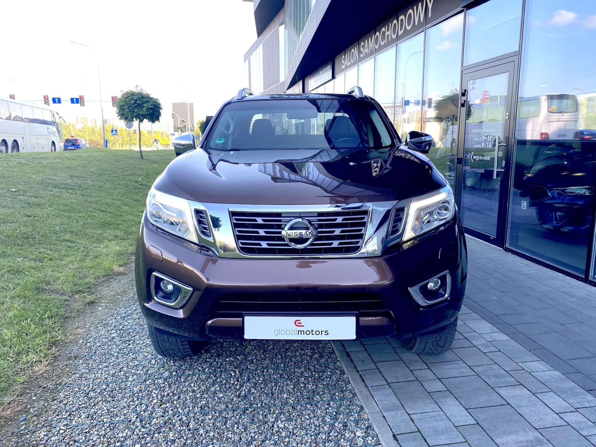 
Nissan Navara Double Cab (IV) full									