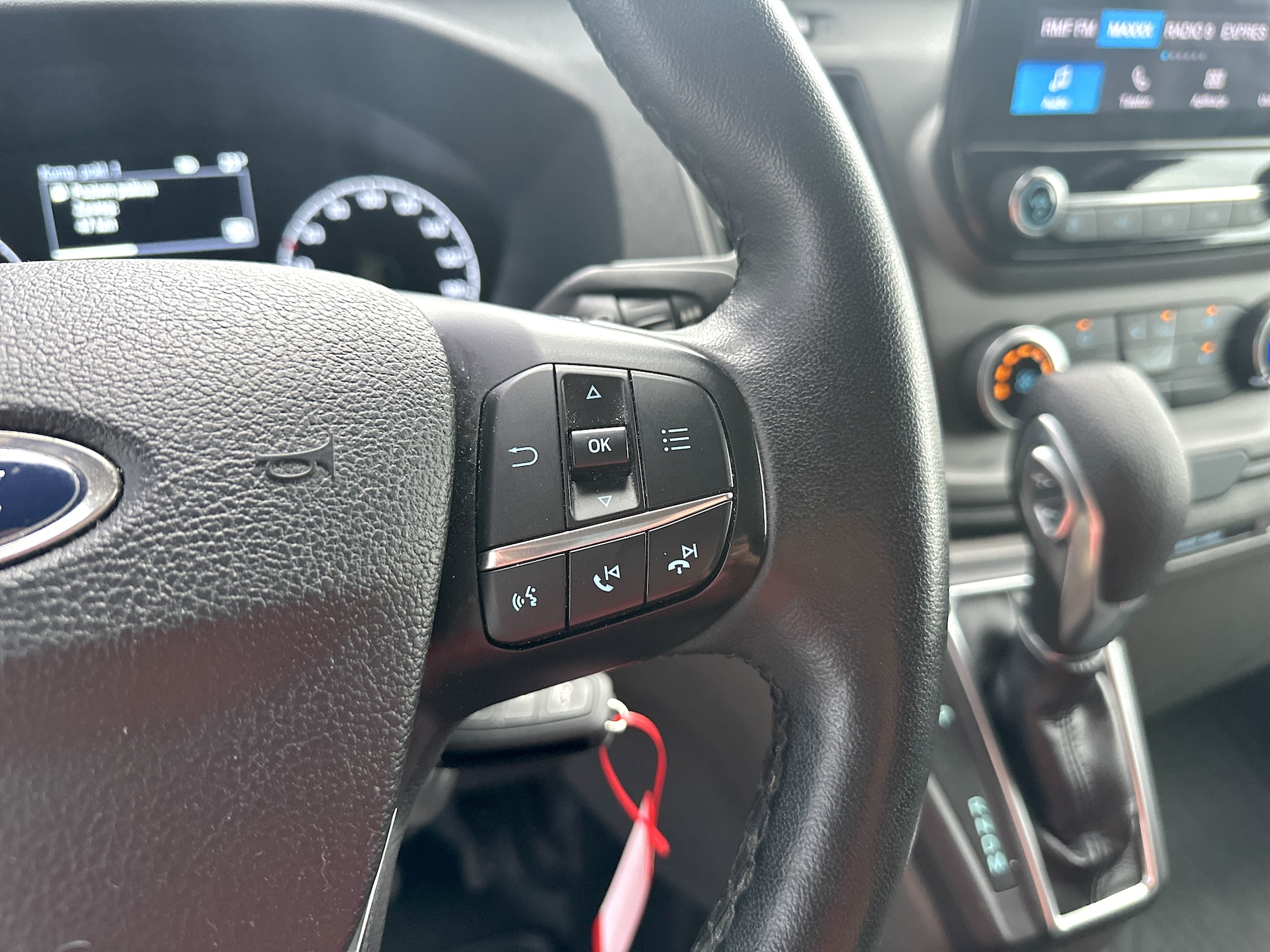 
Ford Transit Custom Titanium Black Series full									