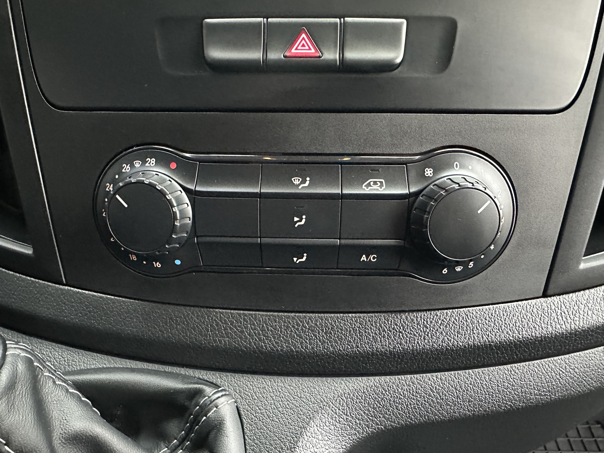 
Mercedes-Benz Vito 111 CDI (W447) full									