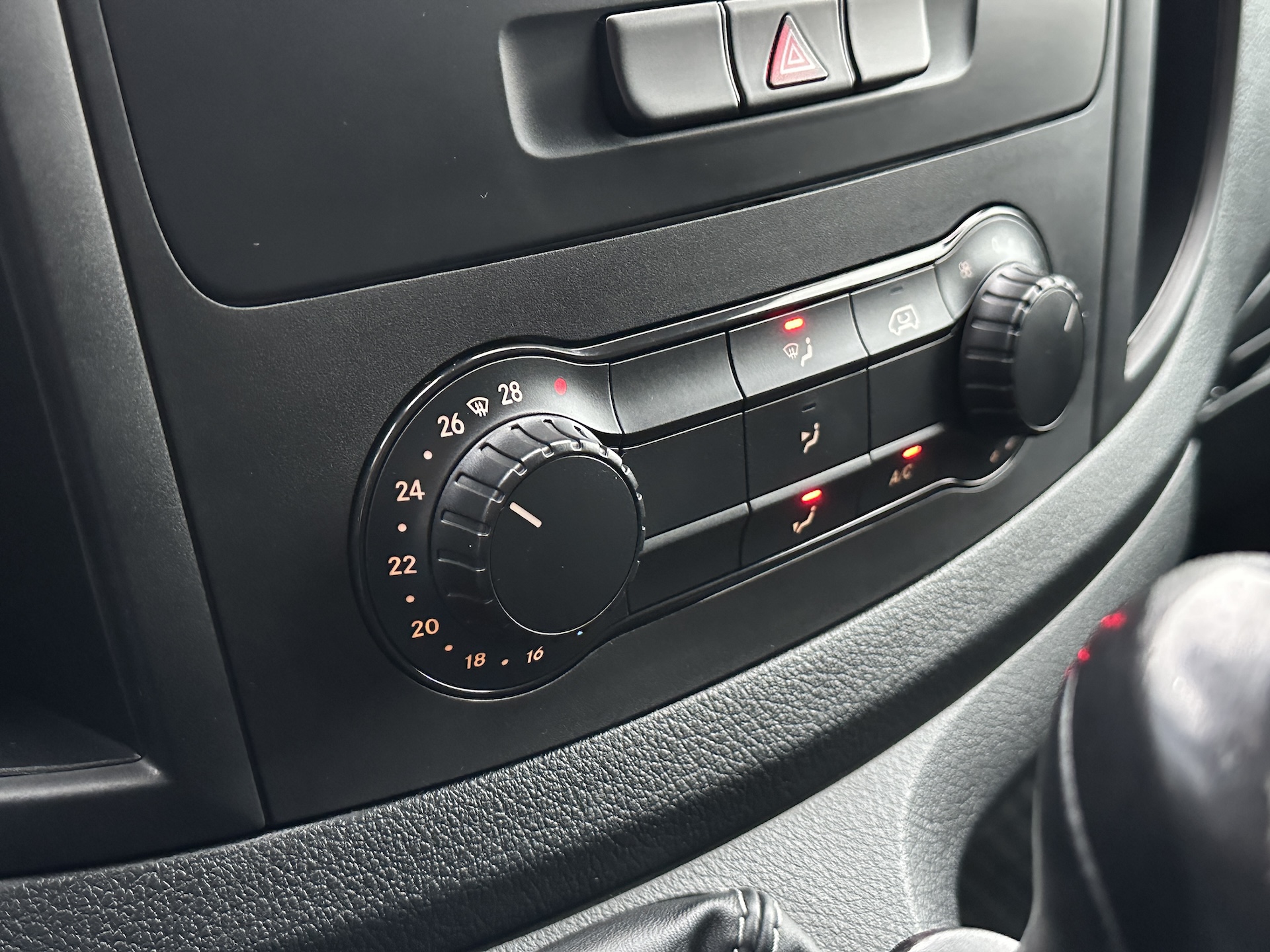 
Mercedes-Benz Vito 111 CDI (W447) full									