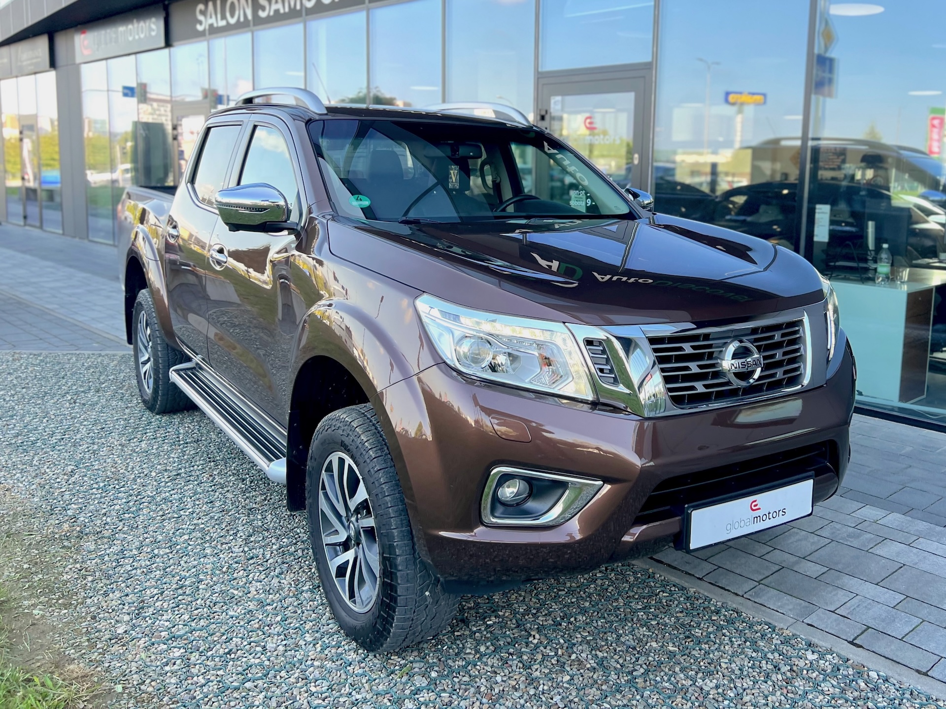 
Nissan Navara Double Cab (IV) full									