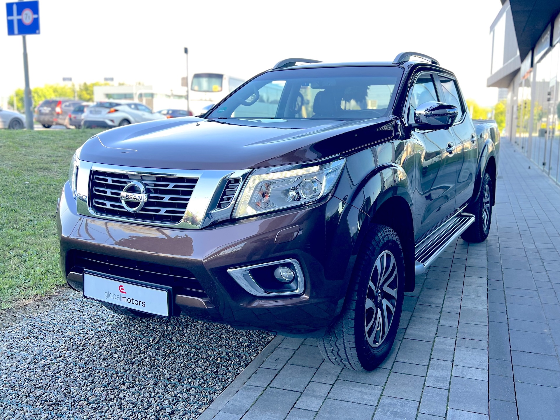
Nissan Navara Double Cab (IV) full									