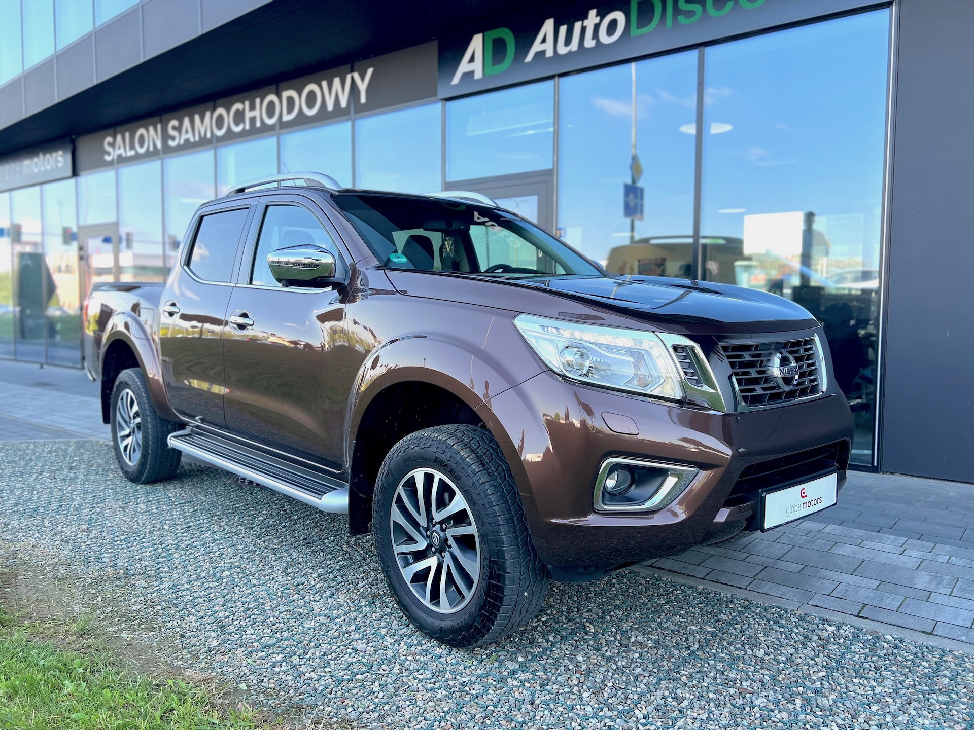 
Nissan Navara Double Cab (IV) full									