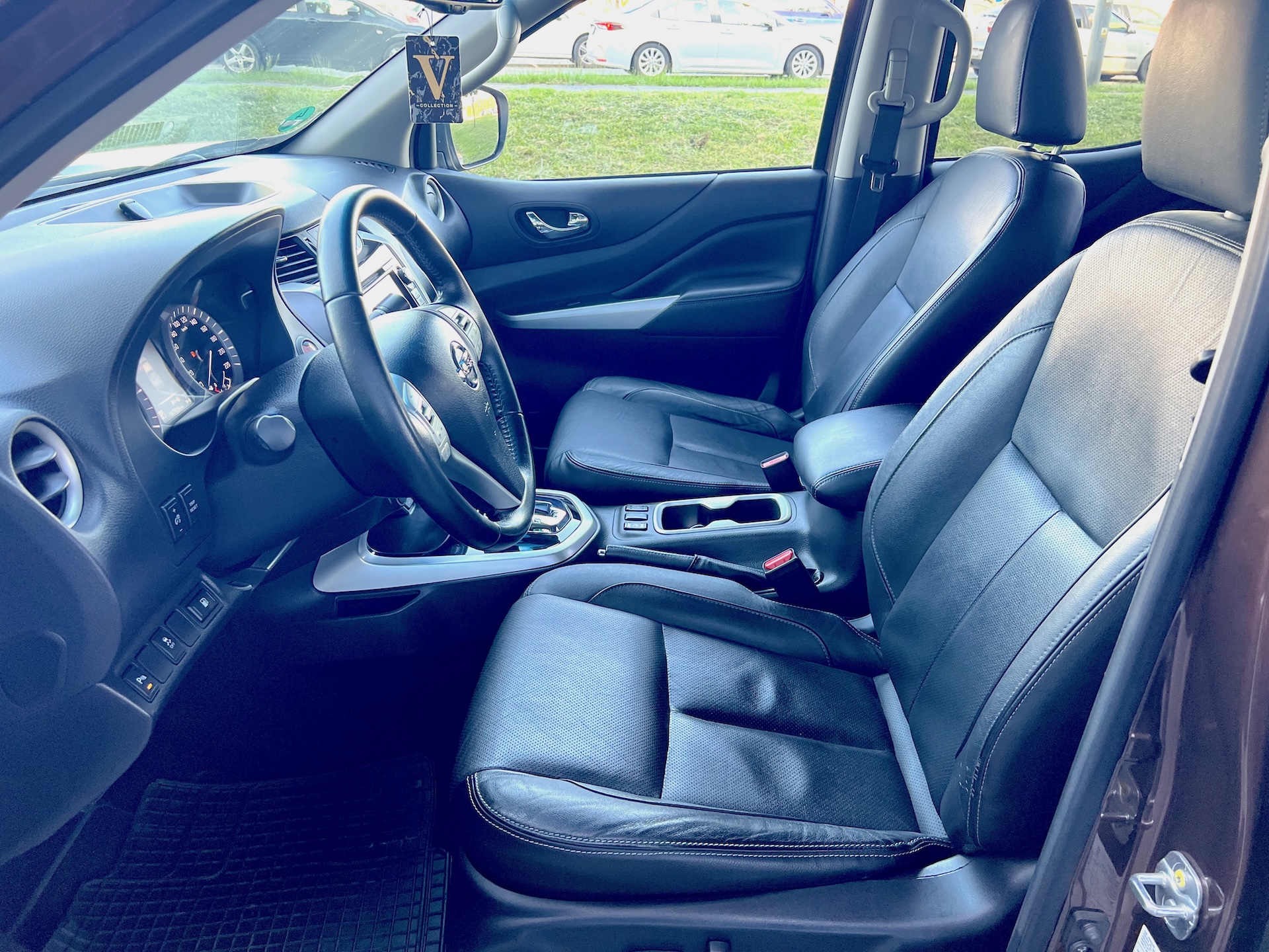 
Nissan Navara Double Cab (IV) full									