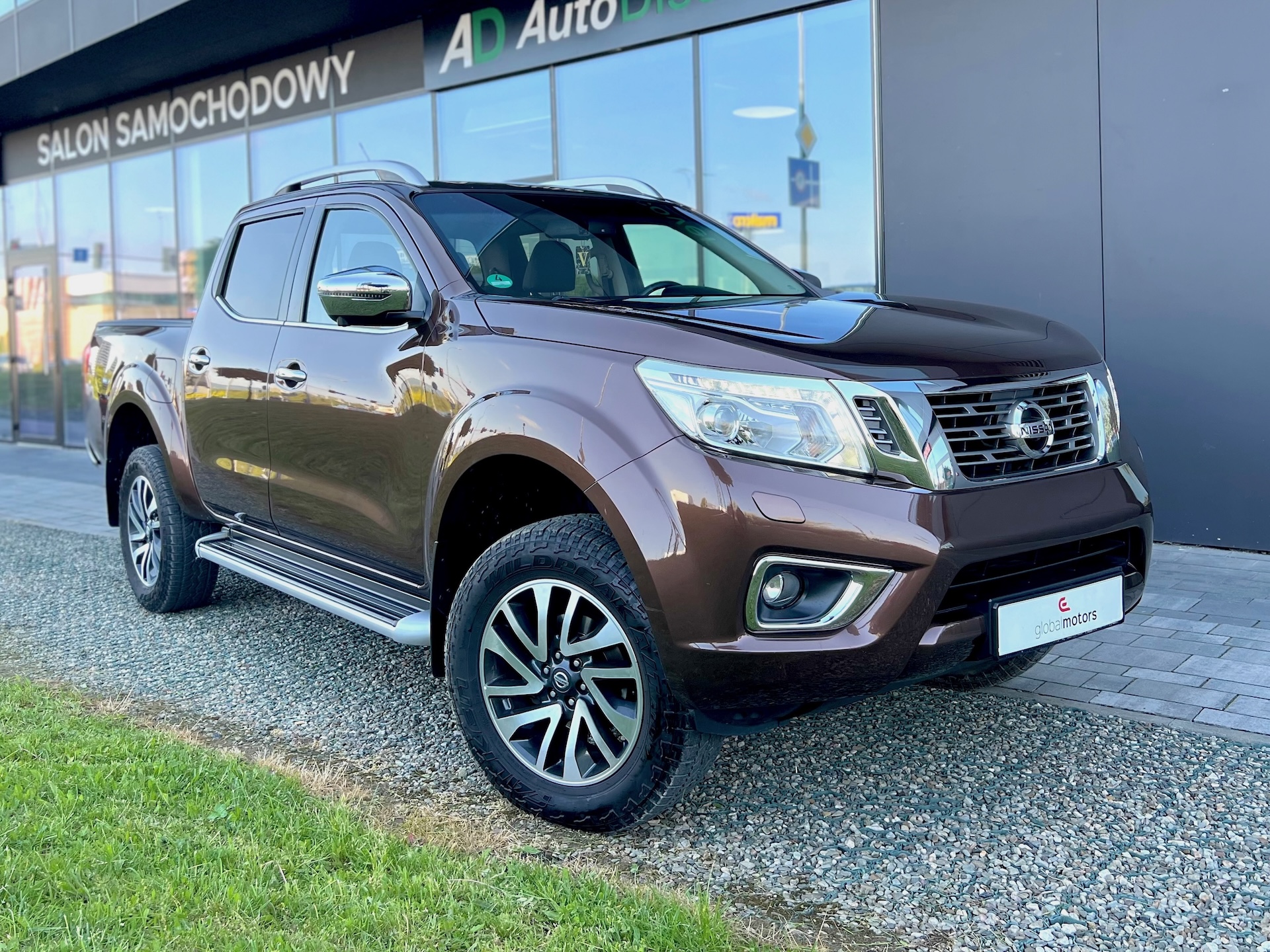 
Nissan Navara Double Cab (IV) full									