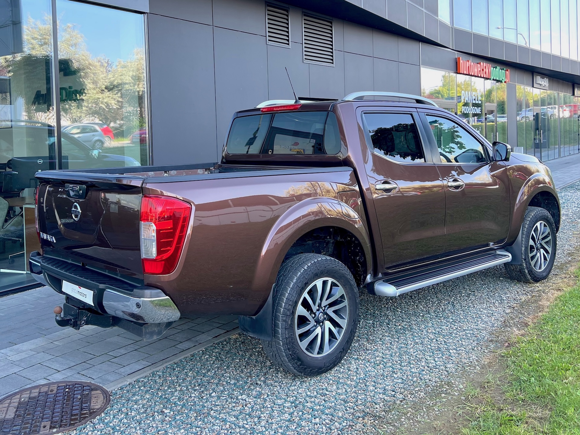 
Nissan Navara Double Cab (IV) full									