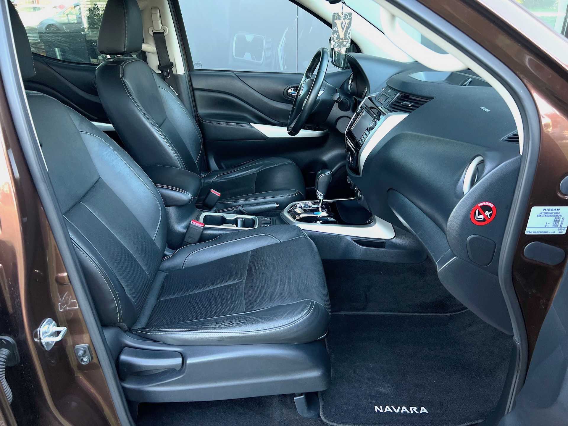 
Nissan Navara Double Cab (IV) full									