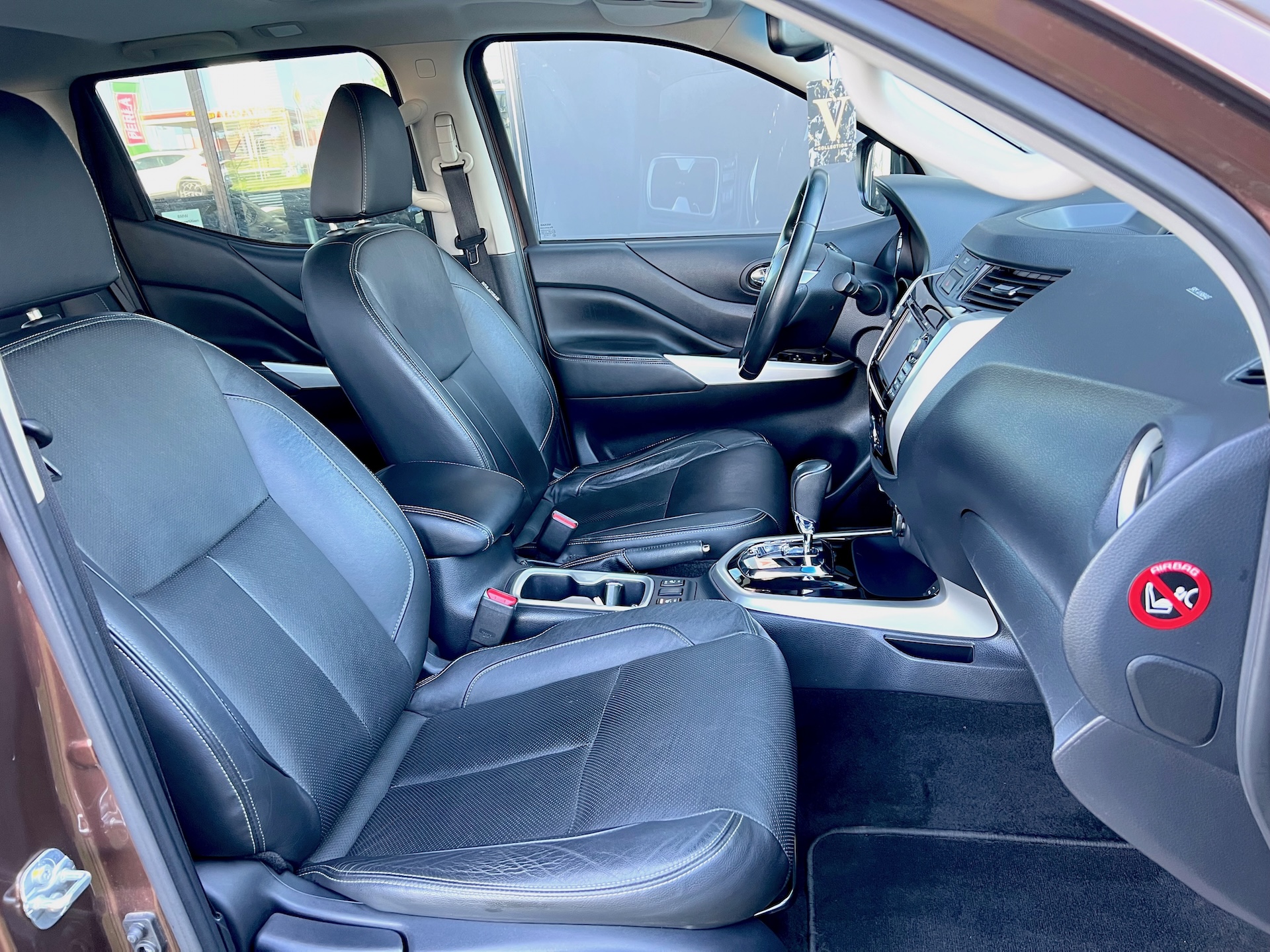 
Nissan Navara Double Cab (IV) full									