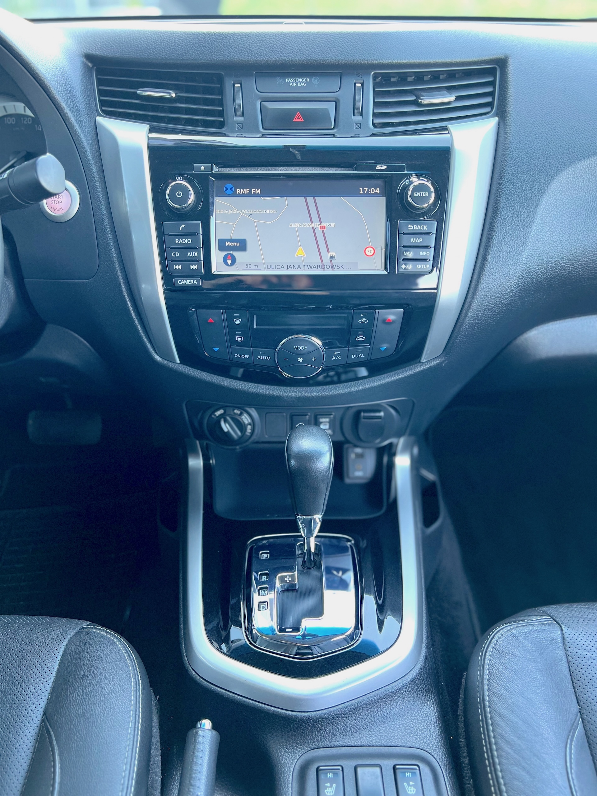 
Nissan Navara Double Cab (IV) full									