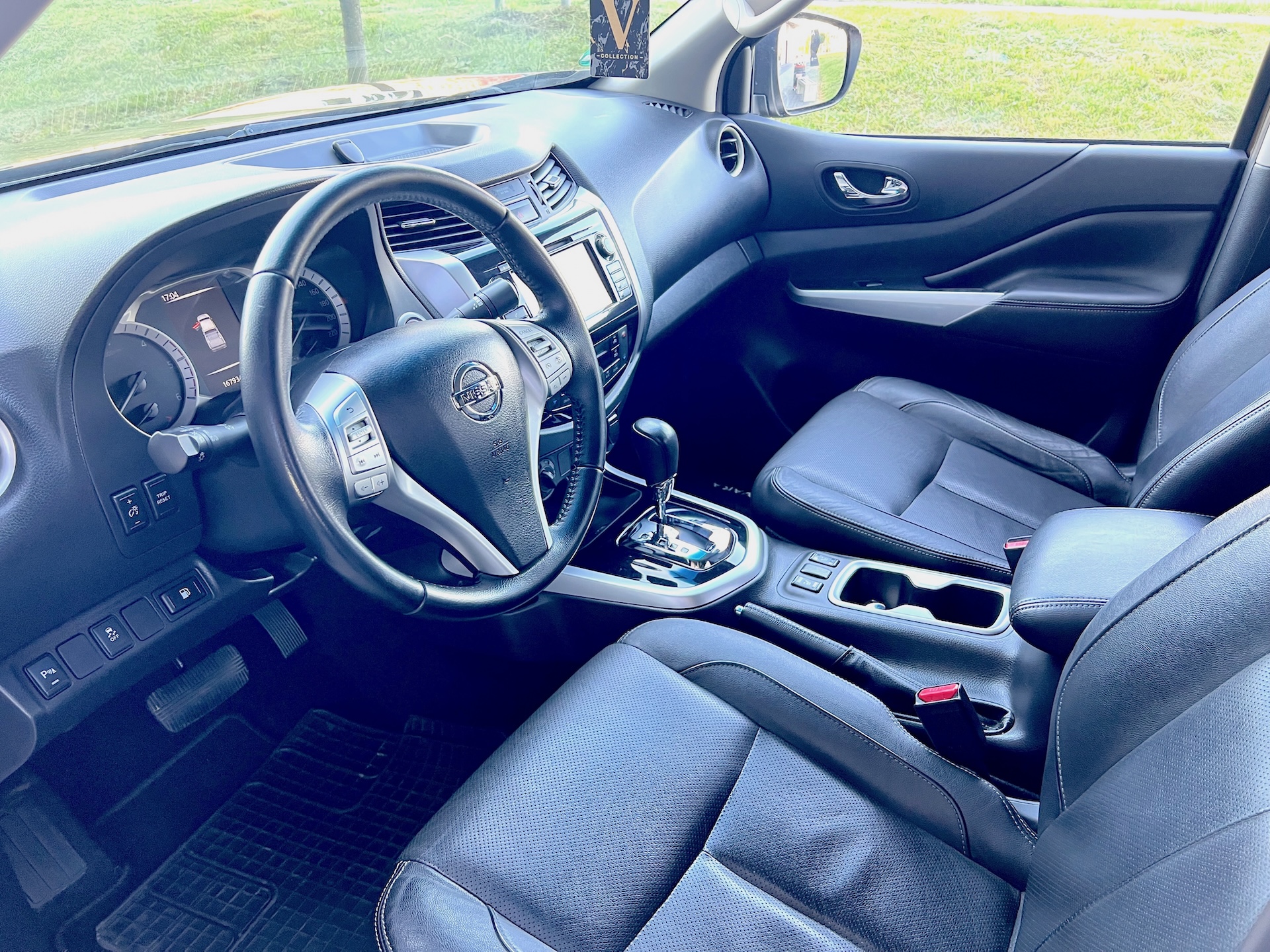 
Nissan Navara Double Cab (IV) full									