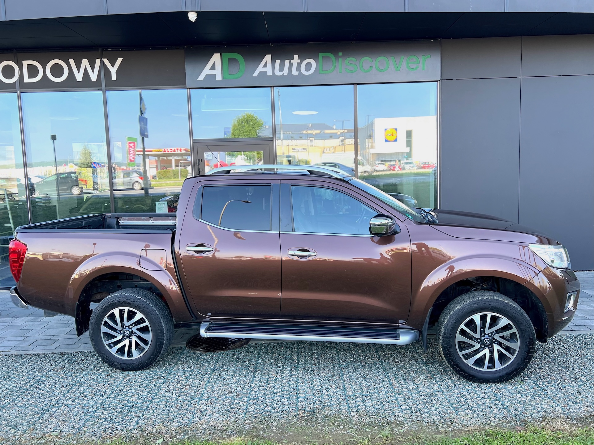 
Nissan Navara Double Cab (IV) full									