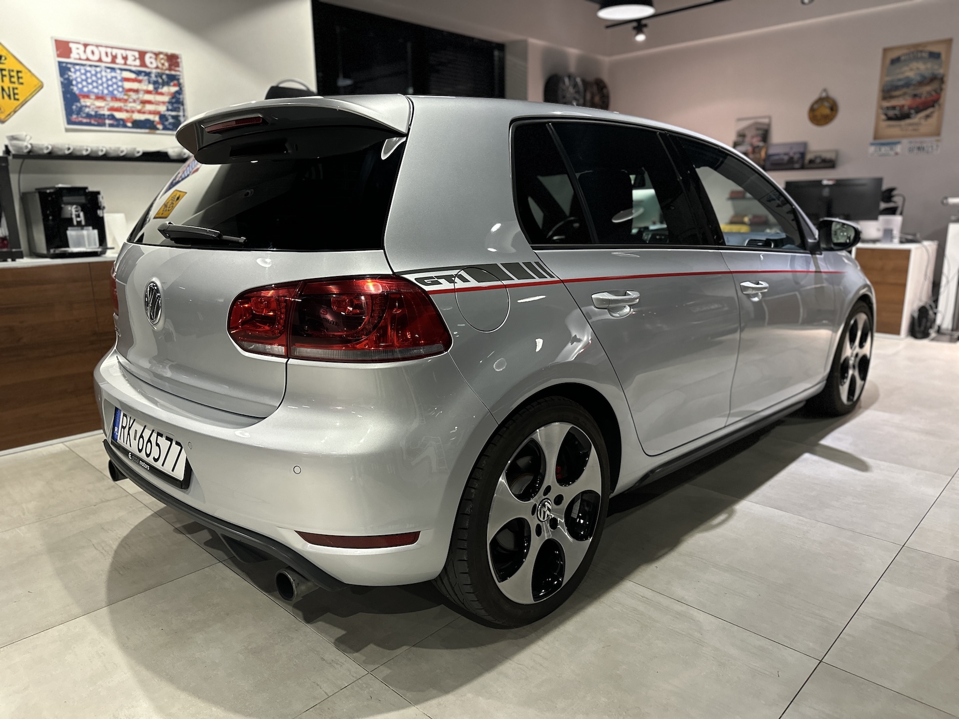 
Volkswagen Golf GTI full									