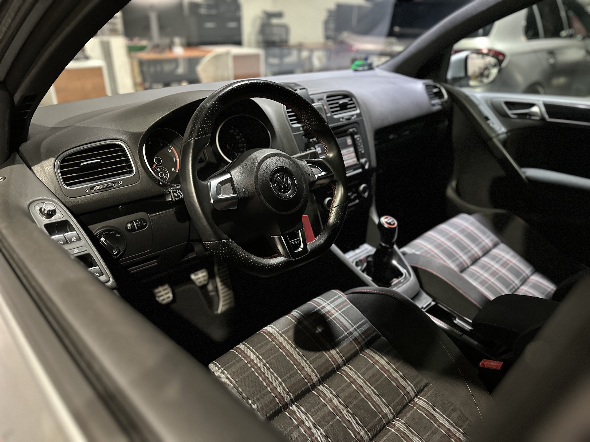 
Volkswagen Golf GTI full									