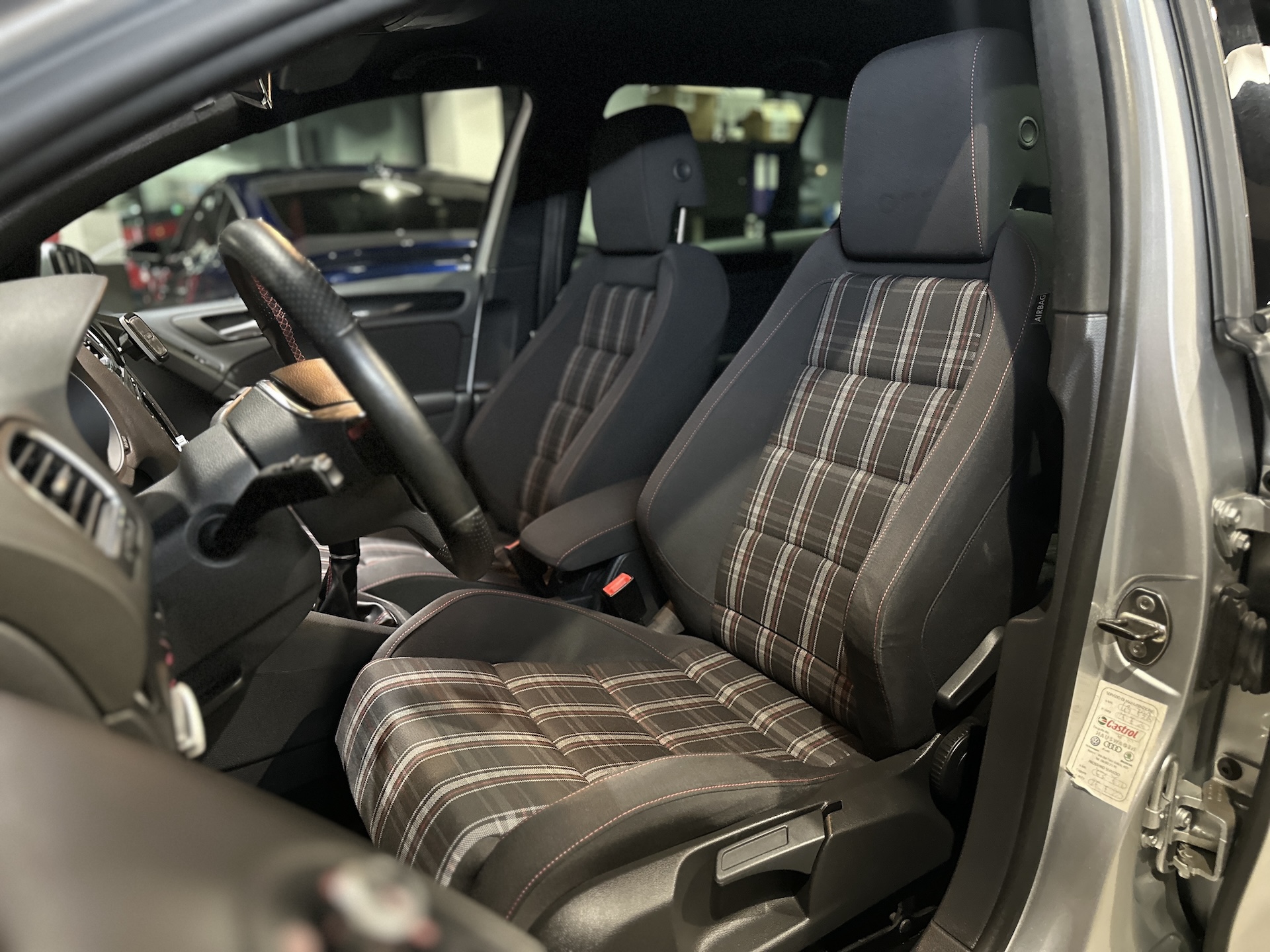 
Volkswagen Golf GTI full									