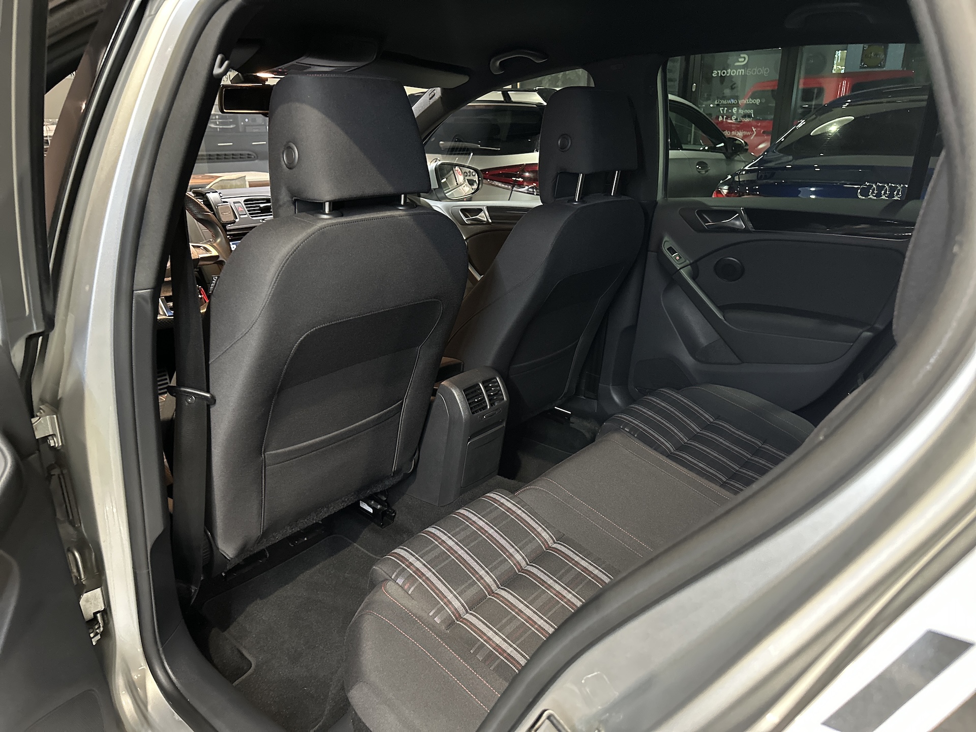 
Volkswagen Golf GTI full									