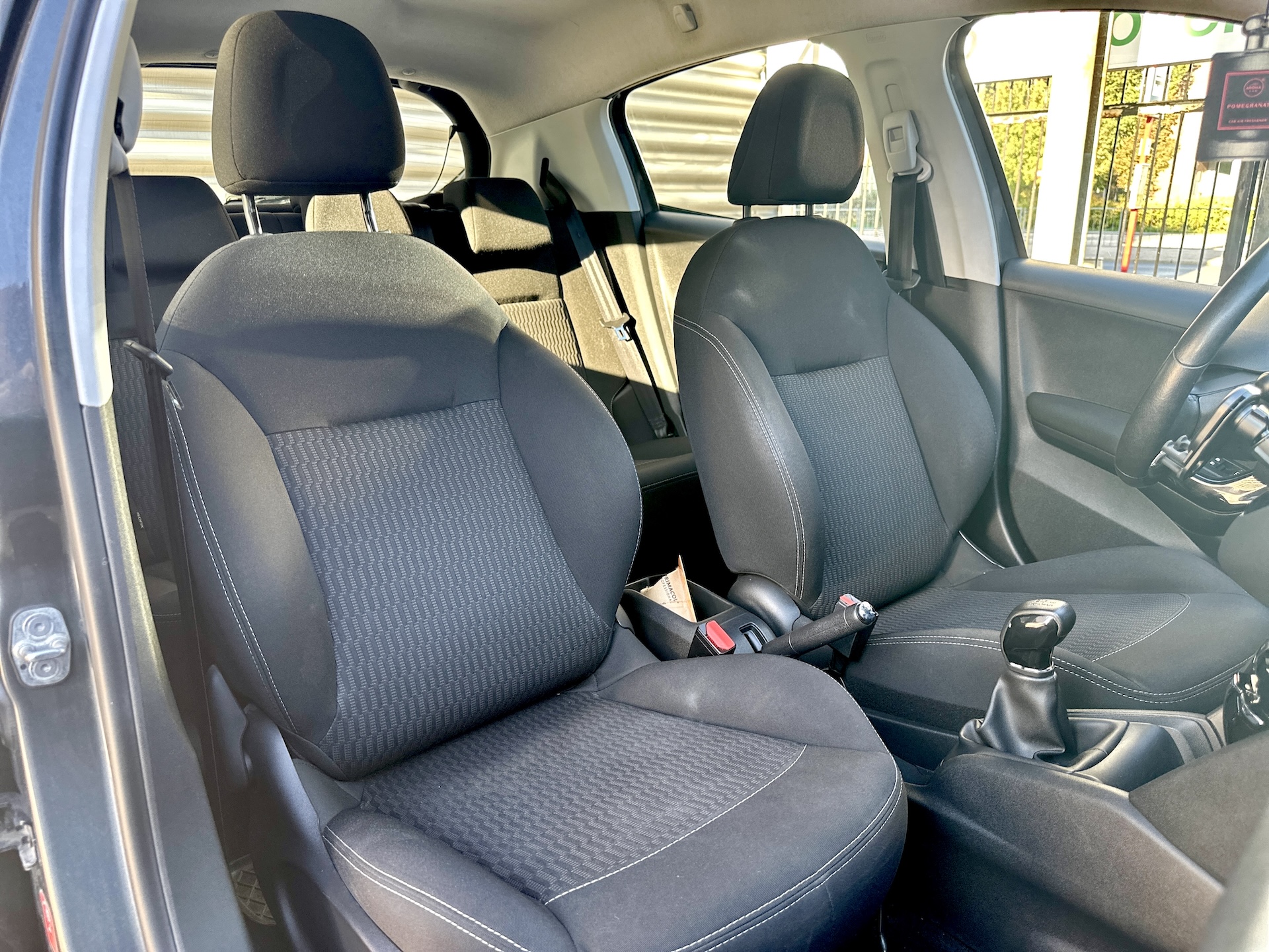 
Peugeot 208 PureTech Active full									