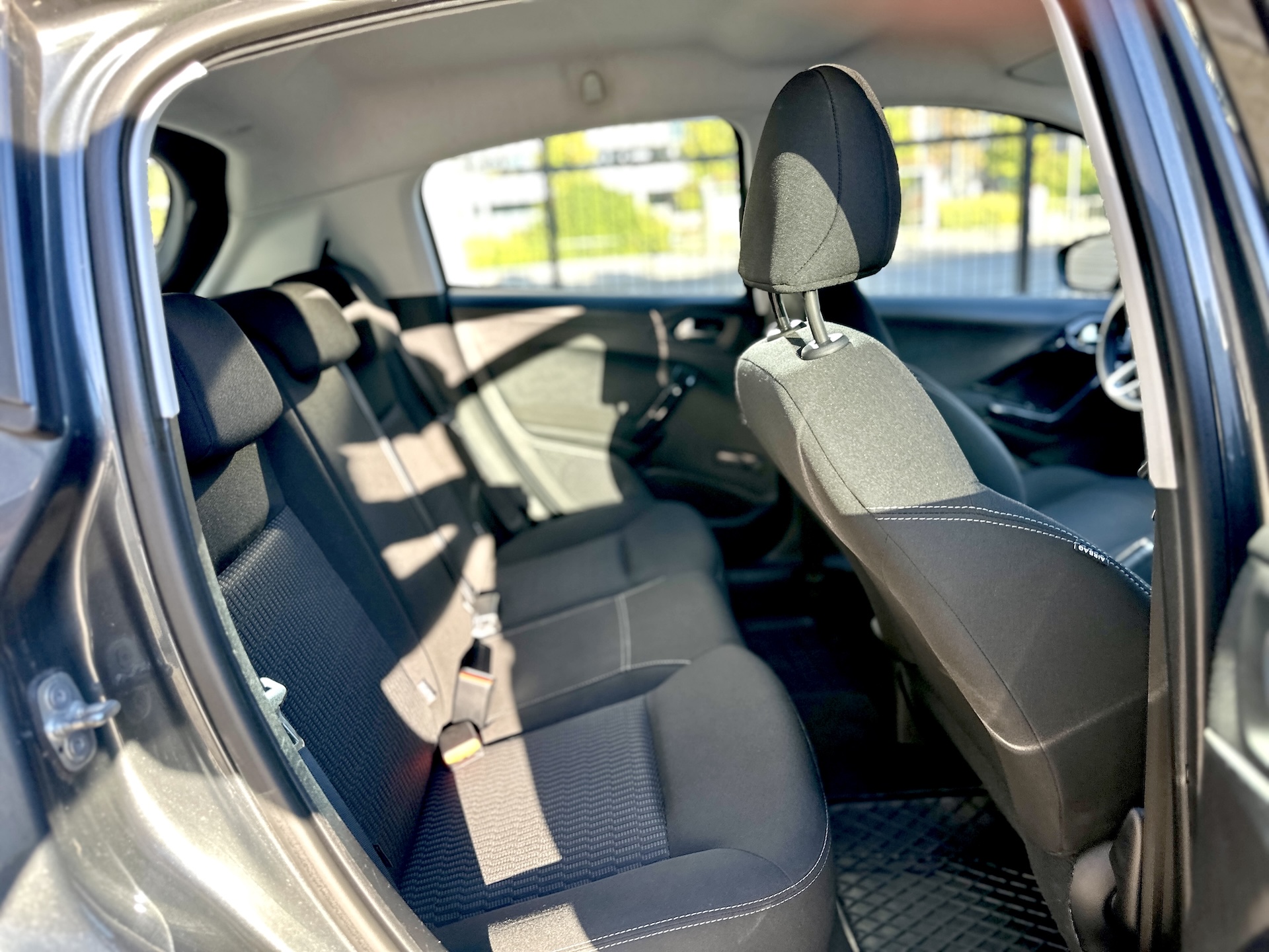 
Peugeot 208 PureTech Active full									