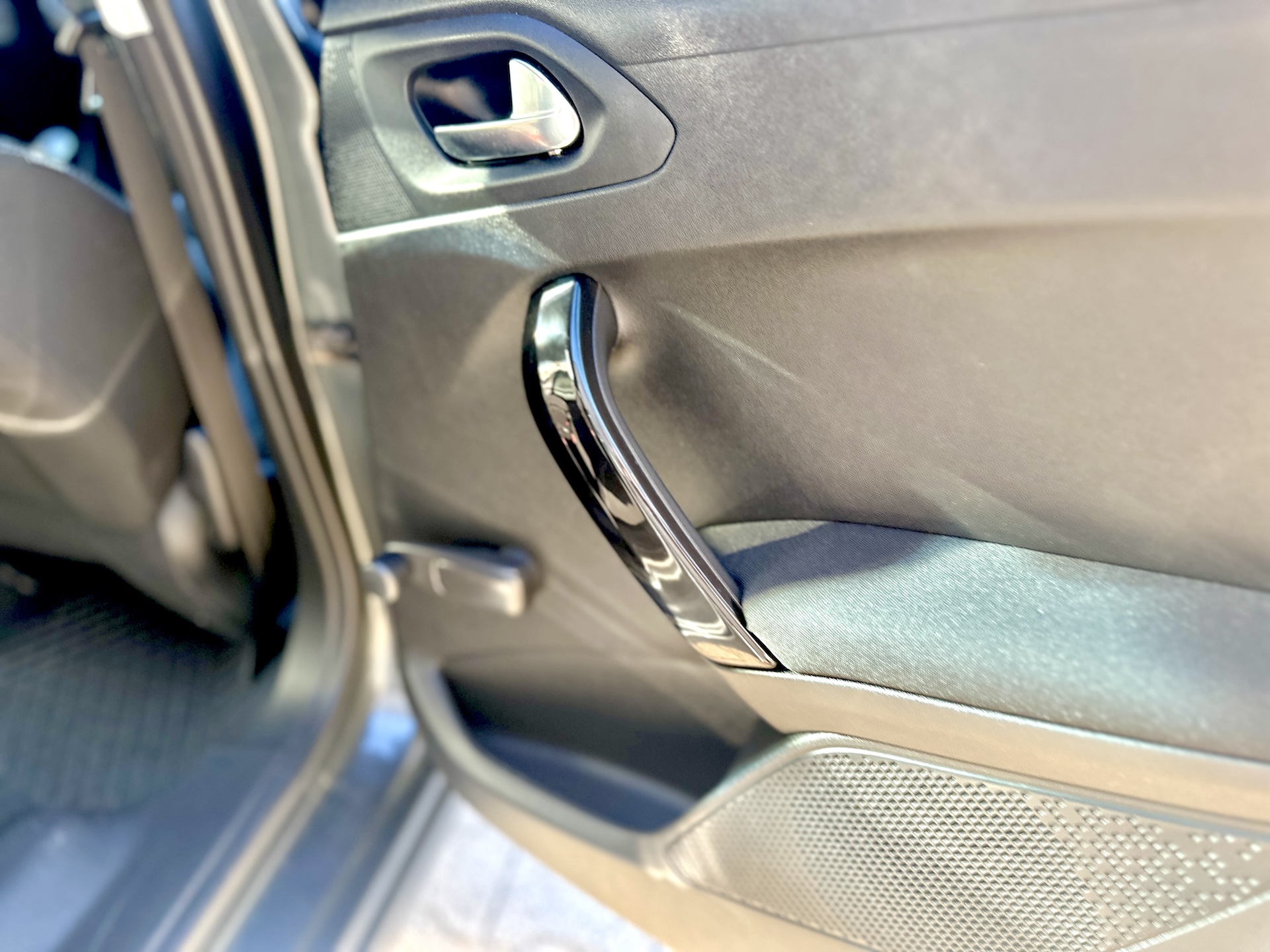 
Peugeot 208 PureTech Active full									