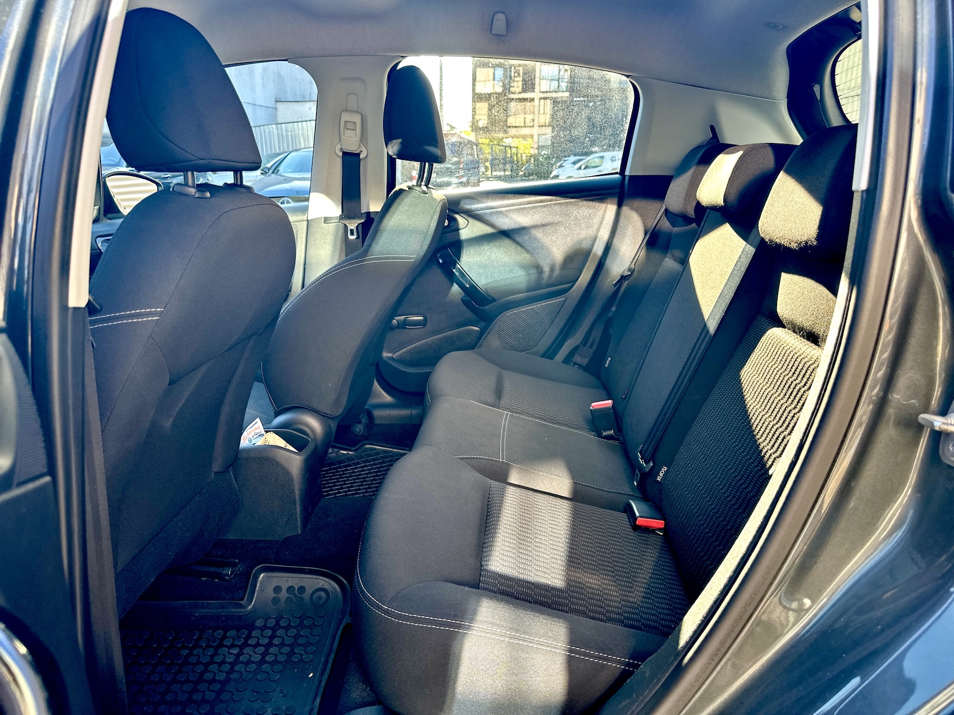 
Peugeot 208 PureTech Active full									