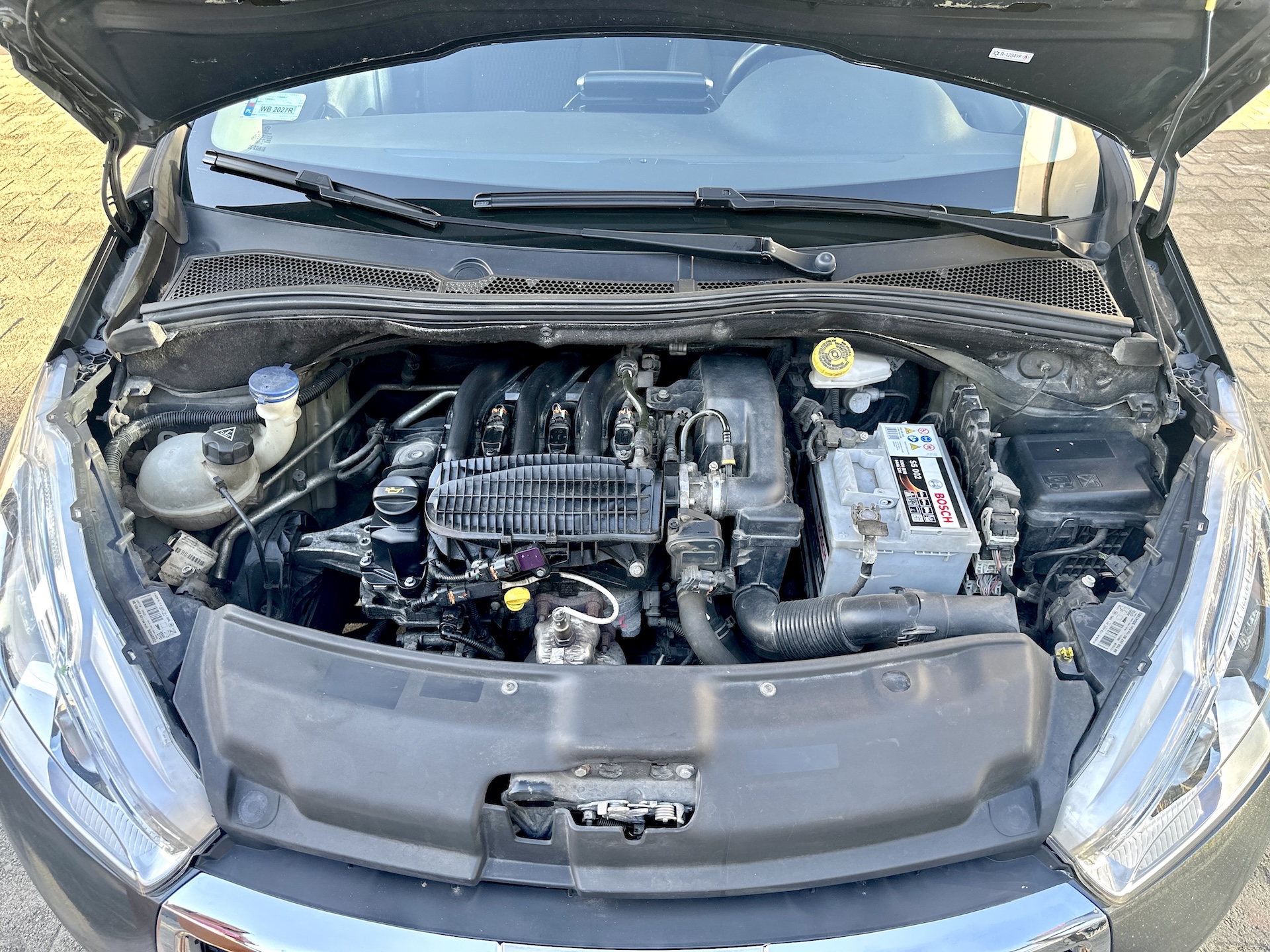 
Peugeot 208 PureTech Active full									