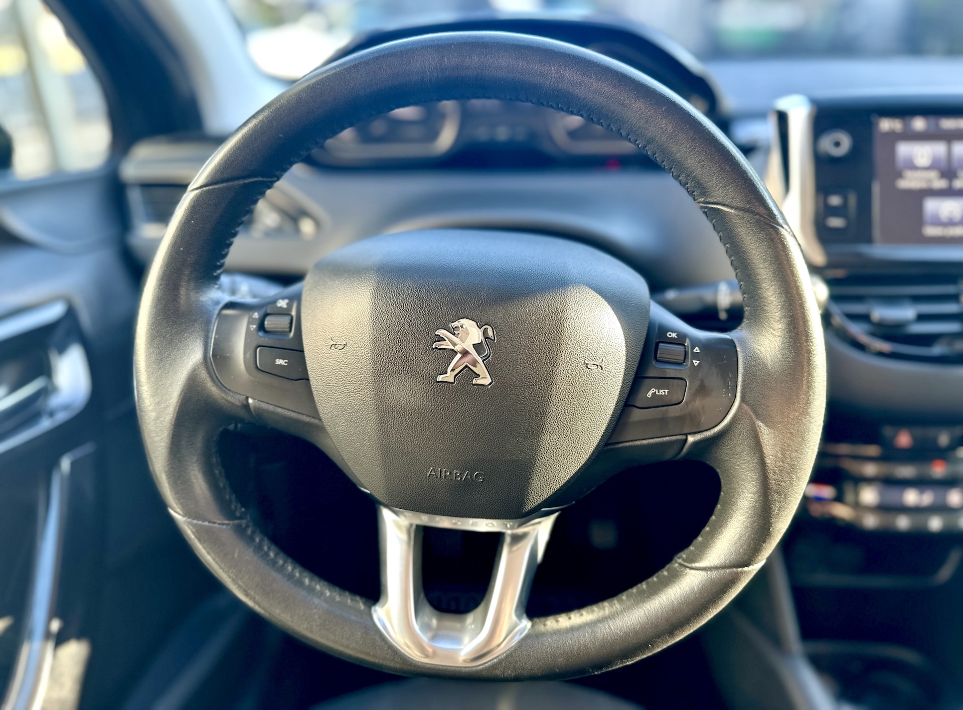 
Peugeot 208 PureTech Active full									