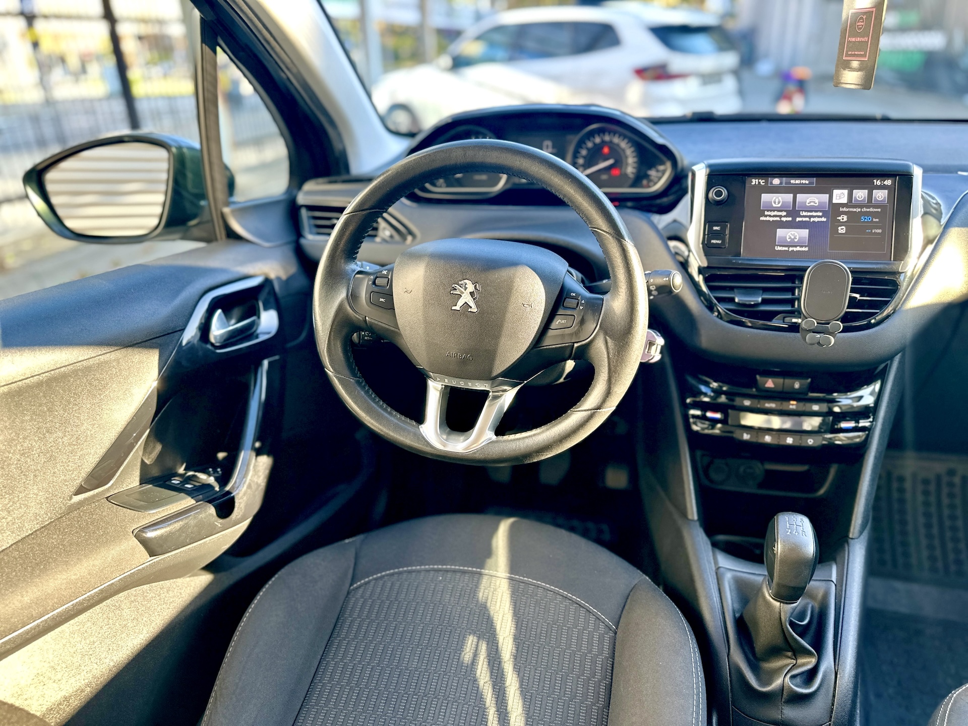 
Peugeot 208 PureTech Active full									