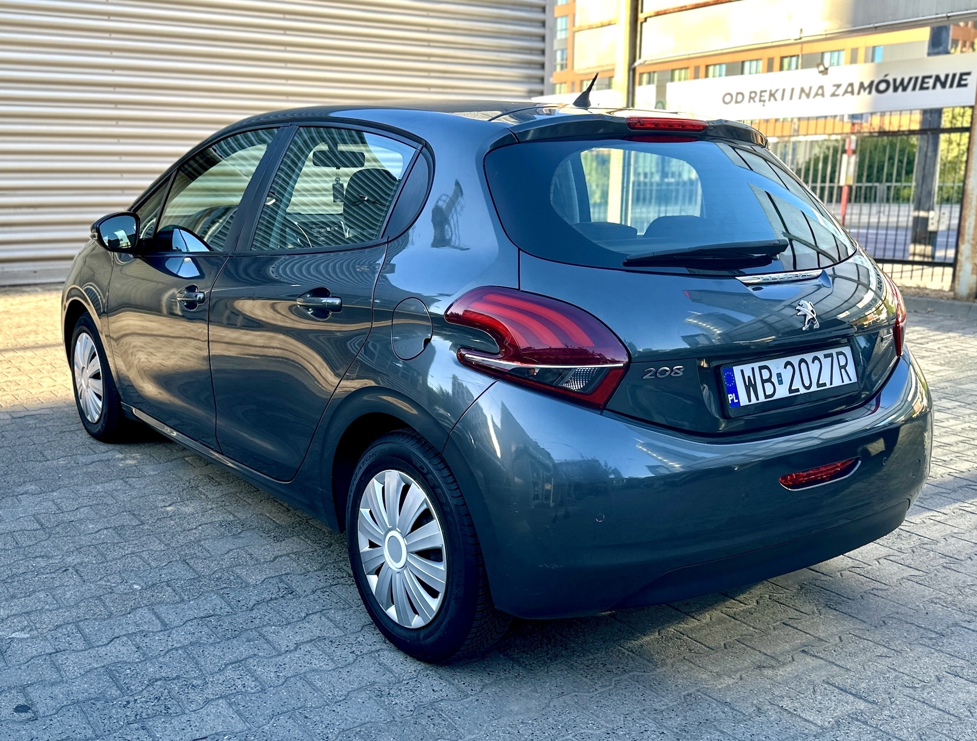 
Peugeot 208 PureTech Active full									