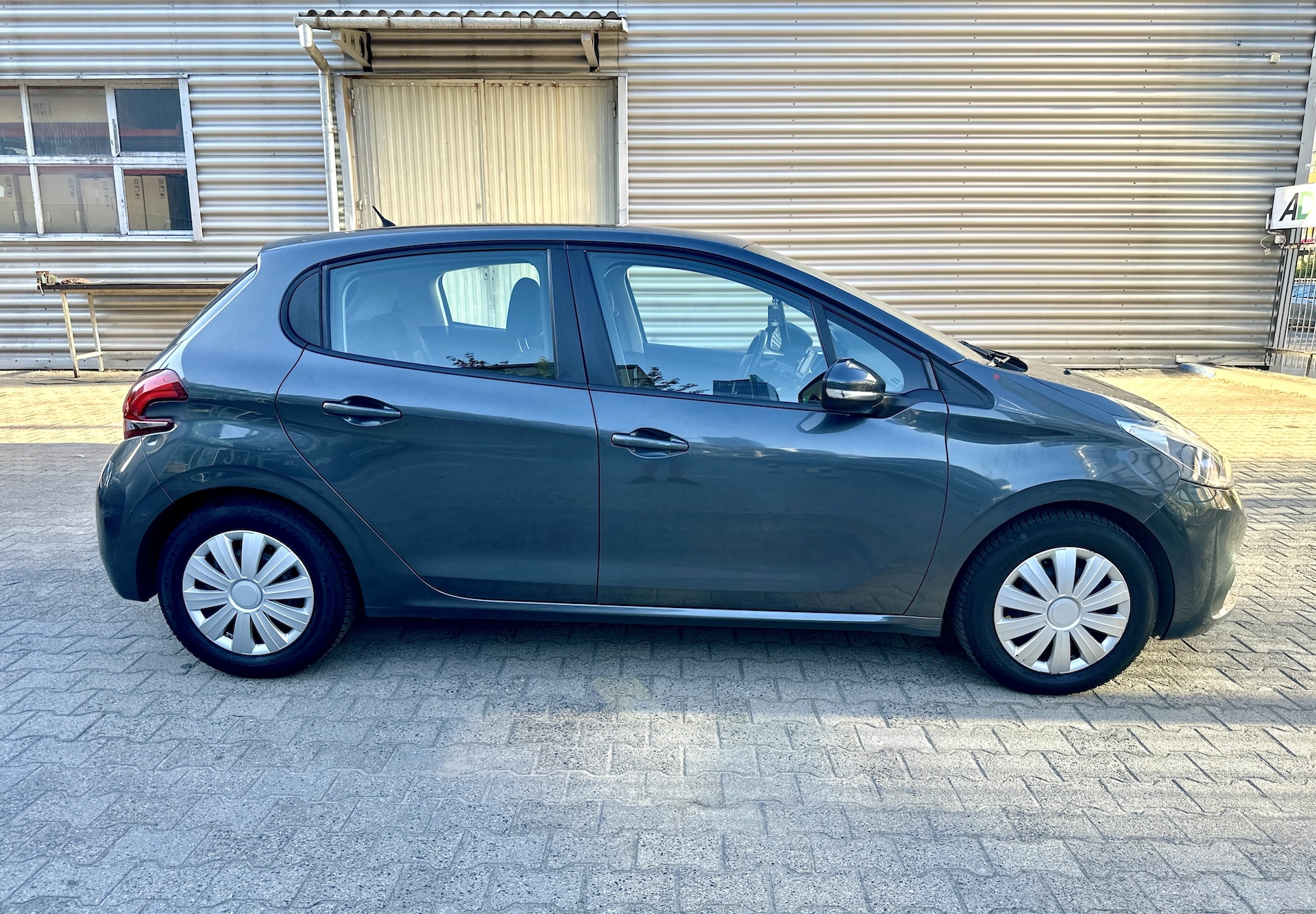 
Peugeot 208 PureTech Active full									