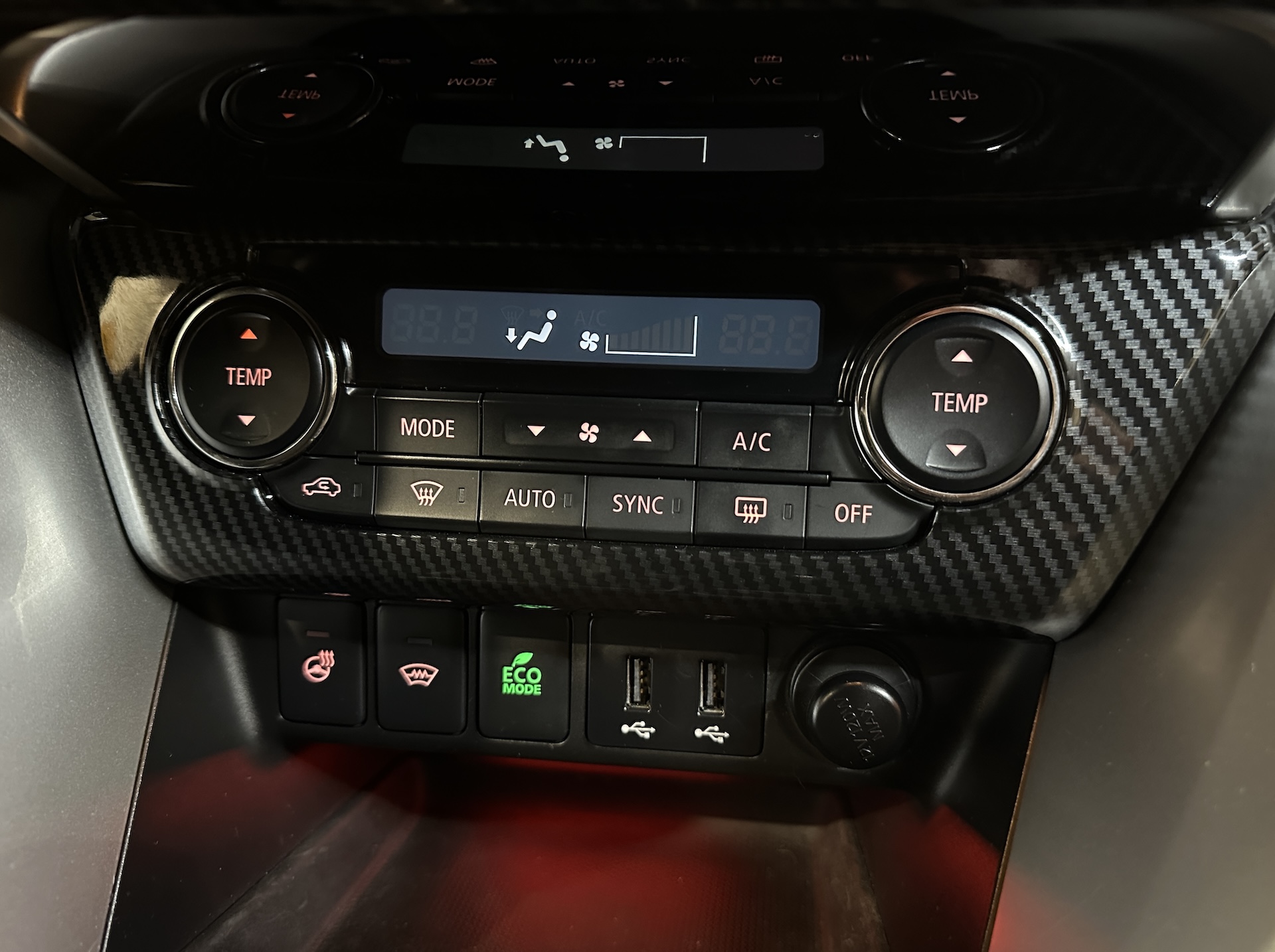 
Mitsubishi Eclipse Cross Intro Edition full									