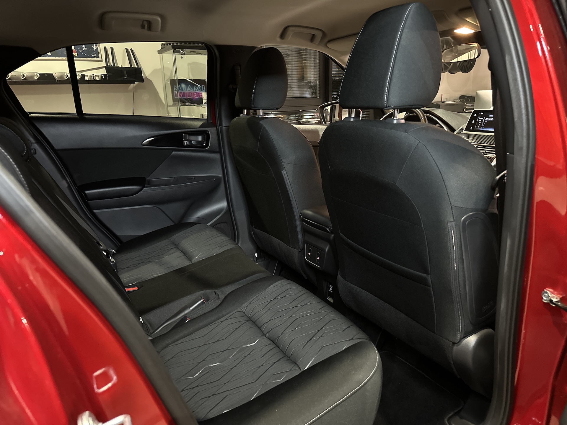 
Mitsubishi Eclipse Cross Intro Edition full									