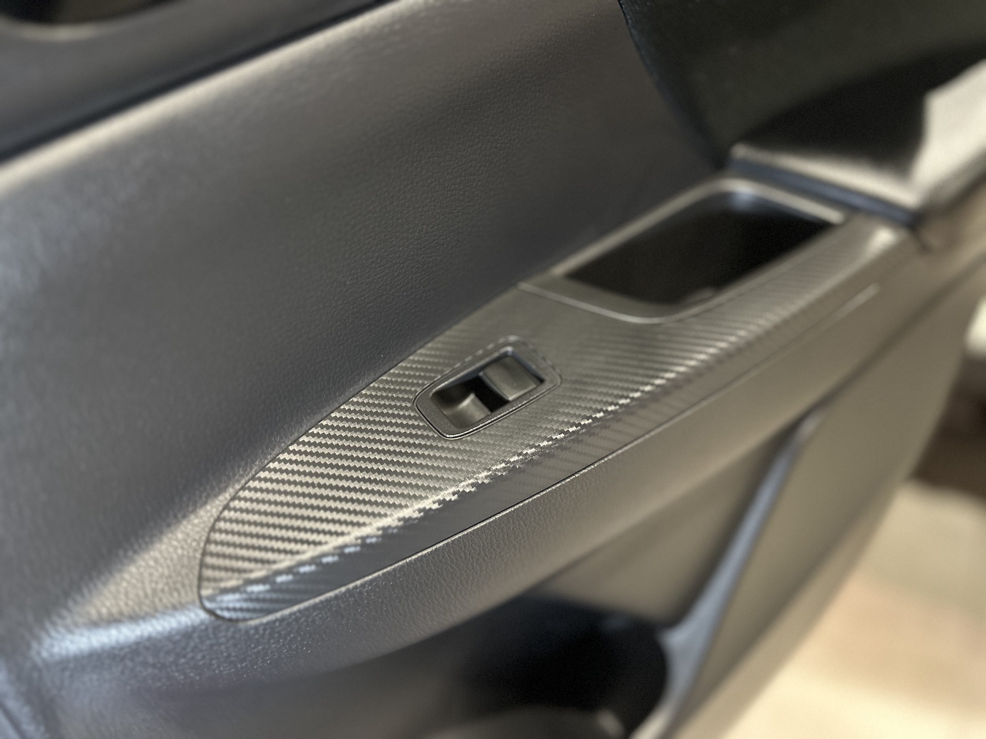 
Mitsubishi Eclipse Cross Intro Edition full									