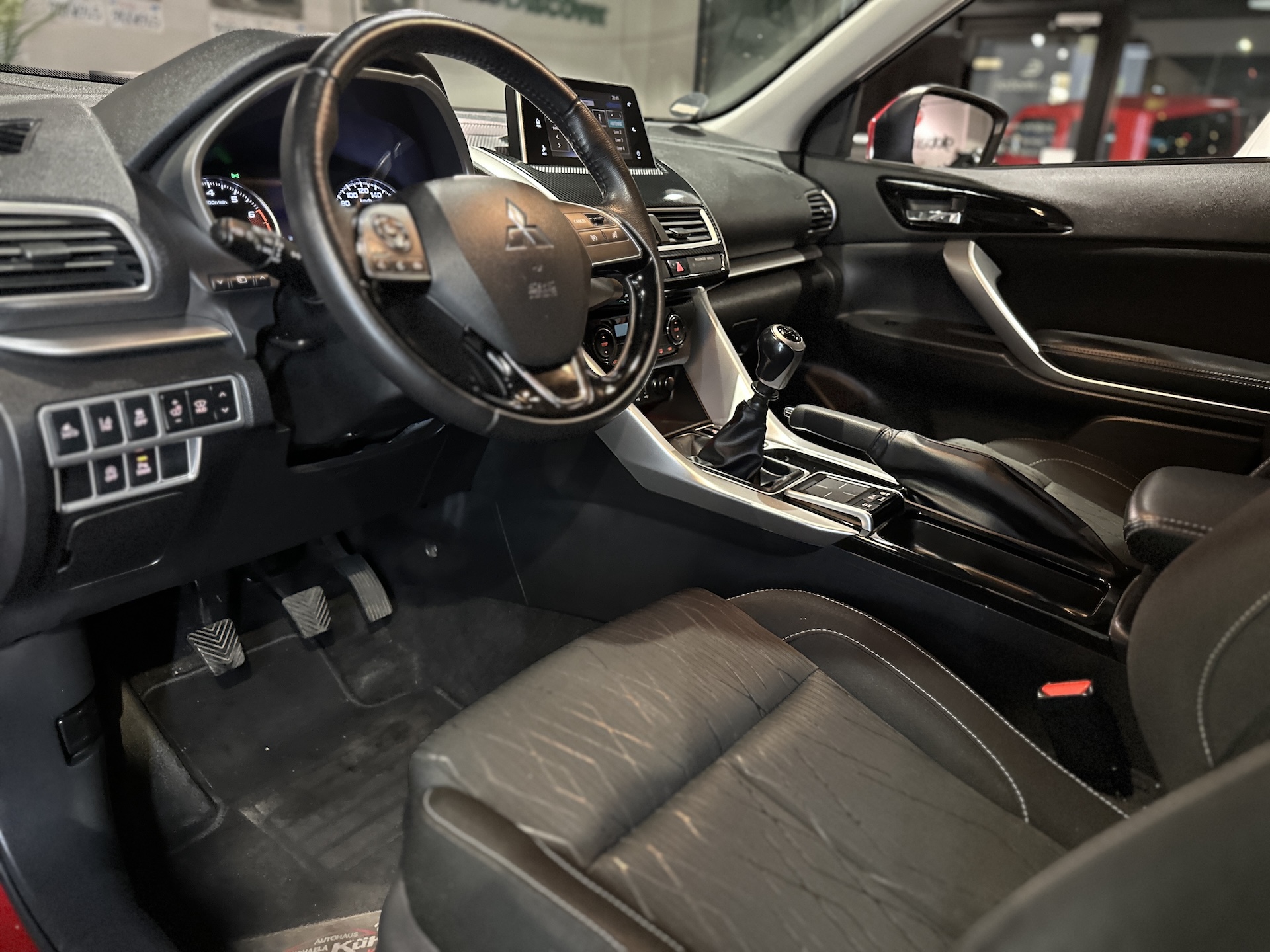 
Mitsubishi Eclipse Cross Intro Edition full									