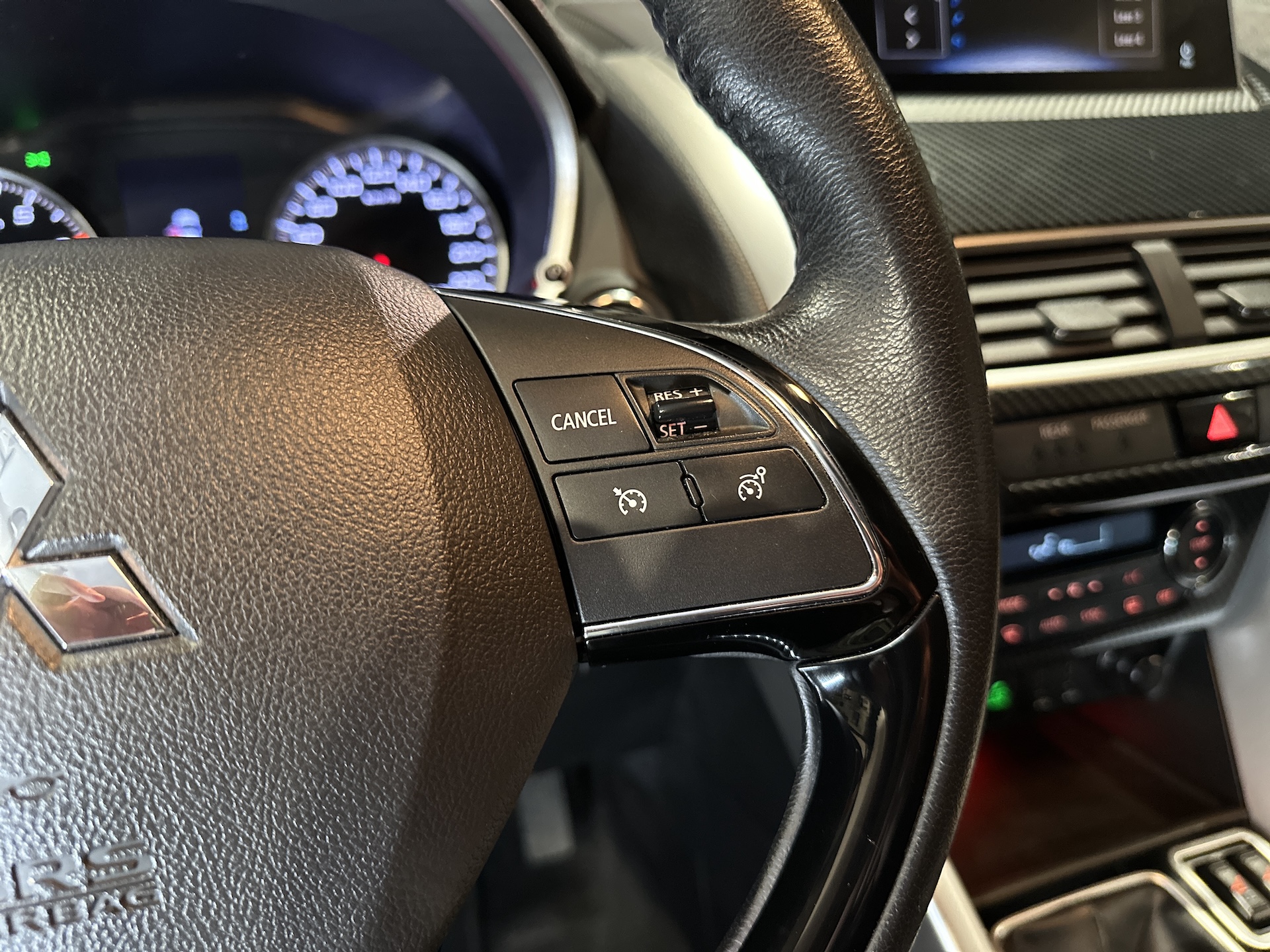 
Mitsubishi Eclipse Cross Intro Edition full									