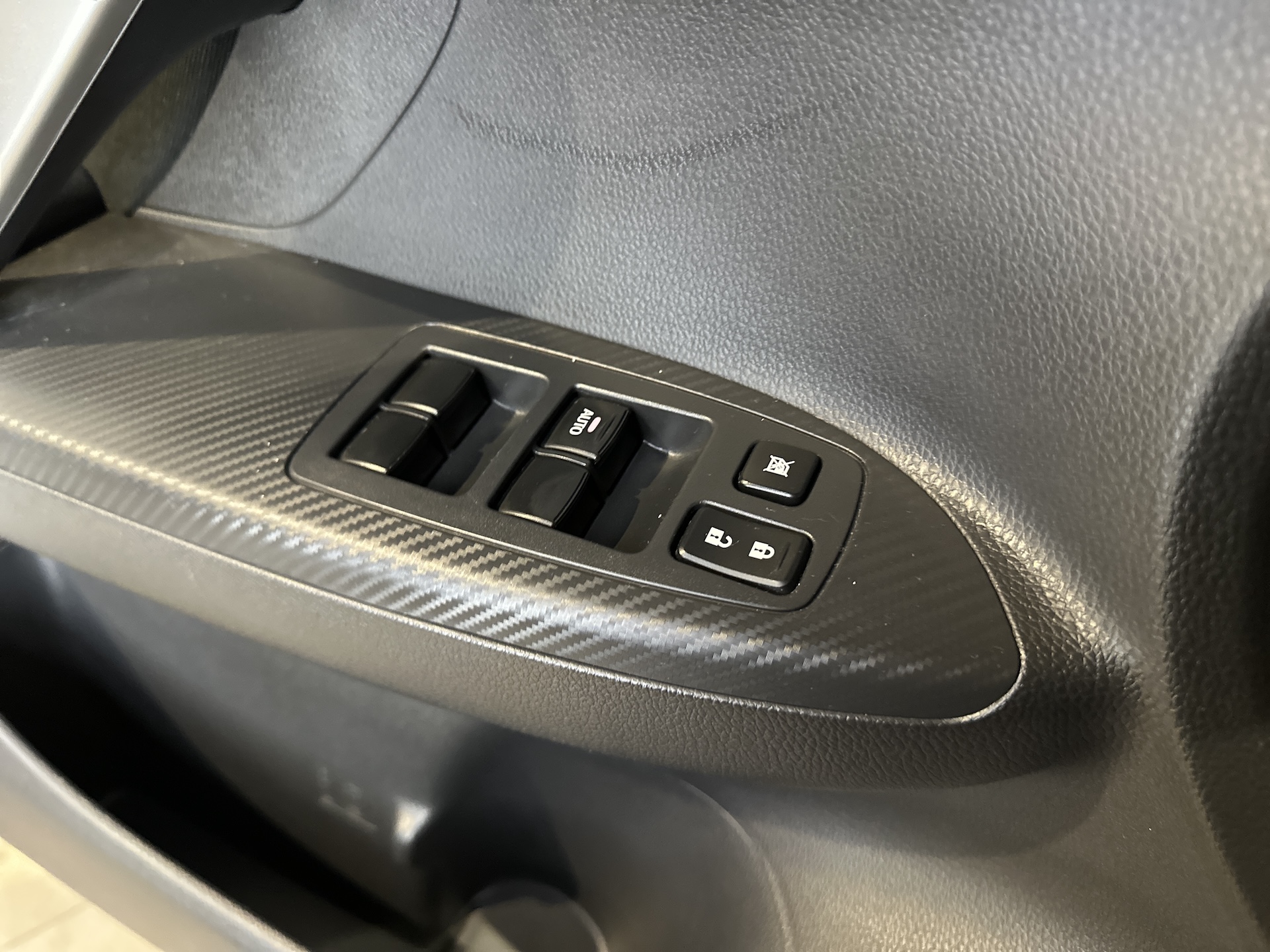 
Mitsubishi Eclipse Cross Intro Edition full									