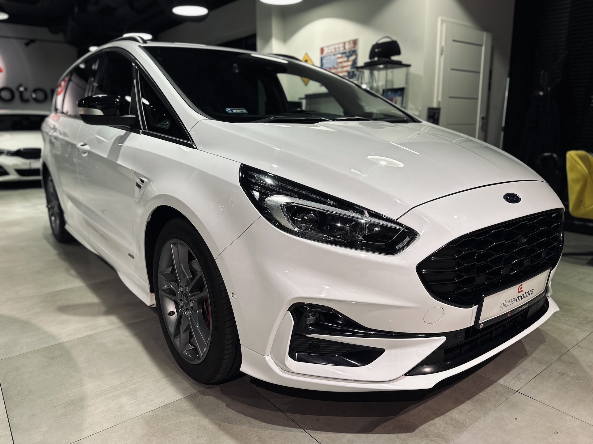 
Ford S-Max ST Line AWD full									