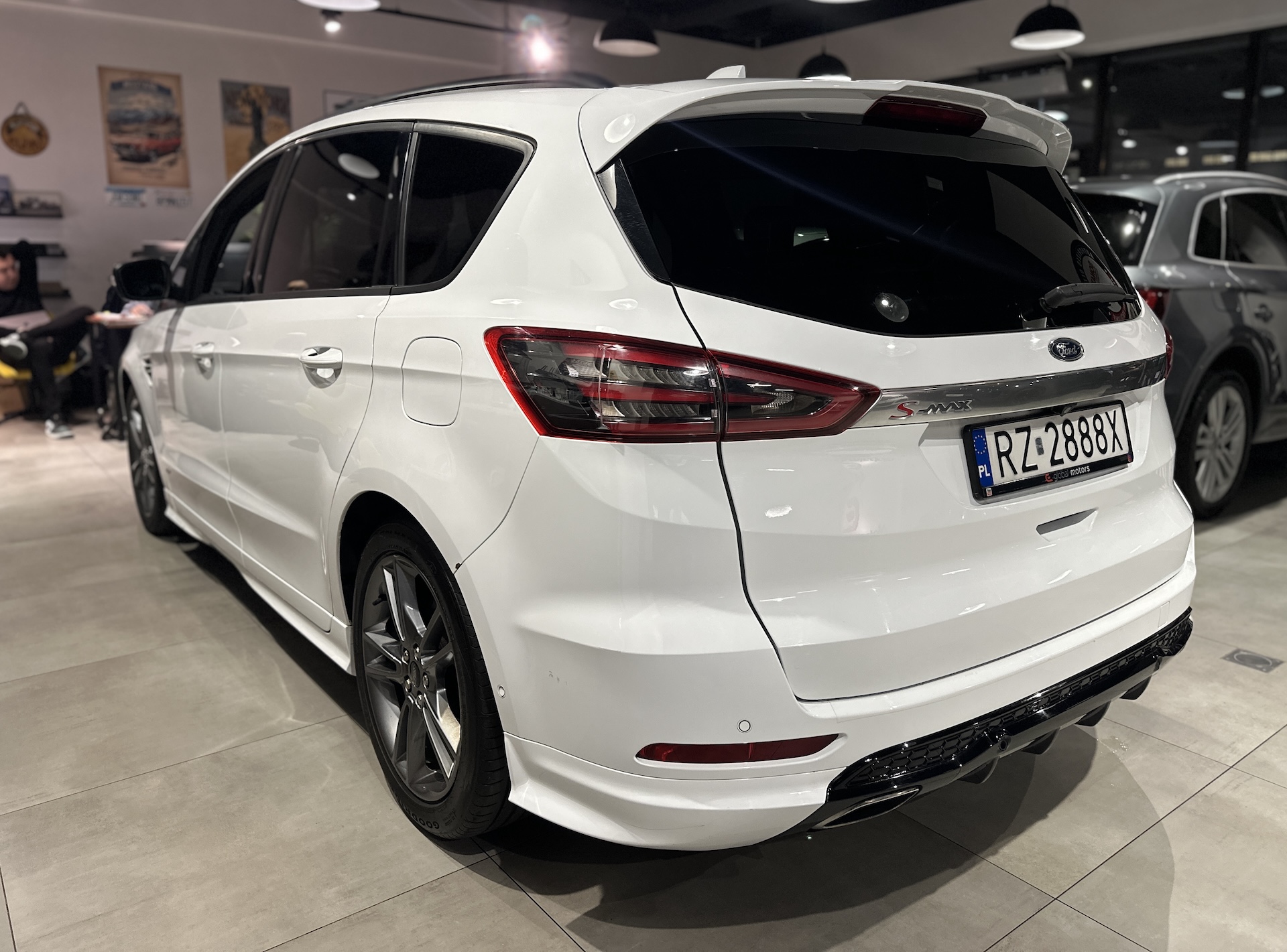 
Ford S-Max ST Line AWD full									