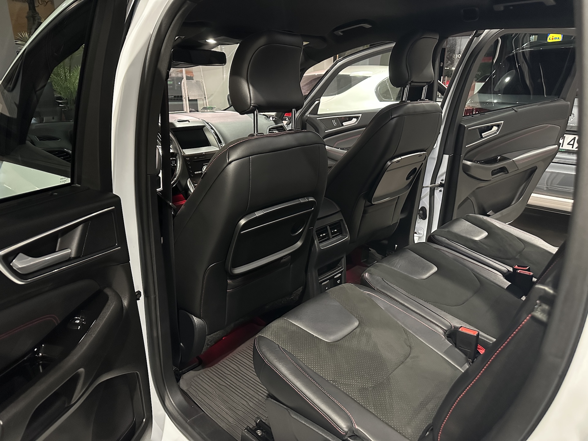 
Ford S-Max ST Line AWD full									