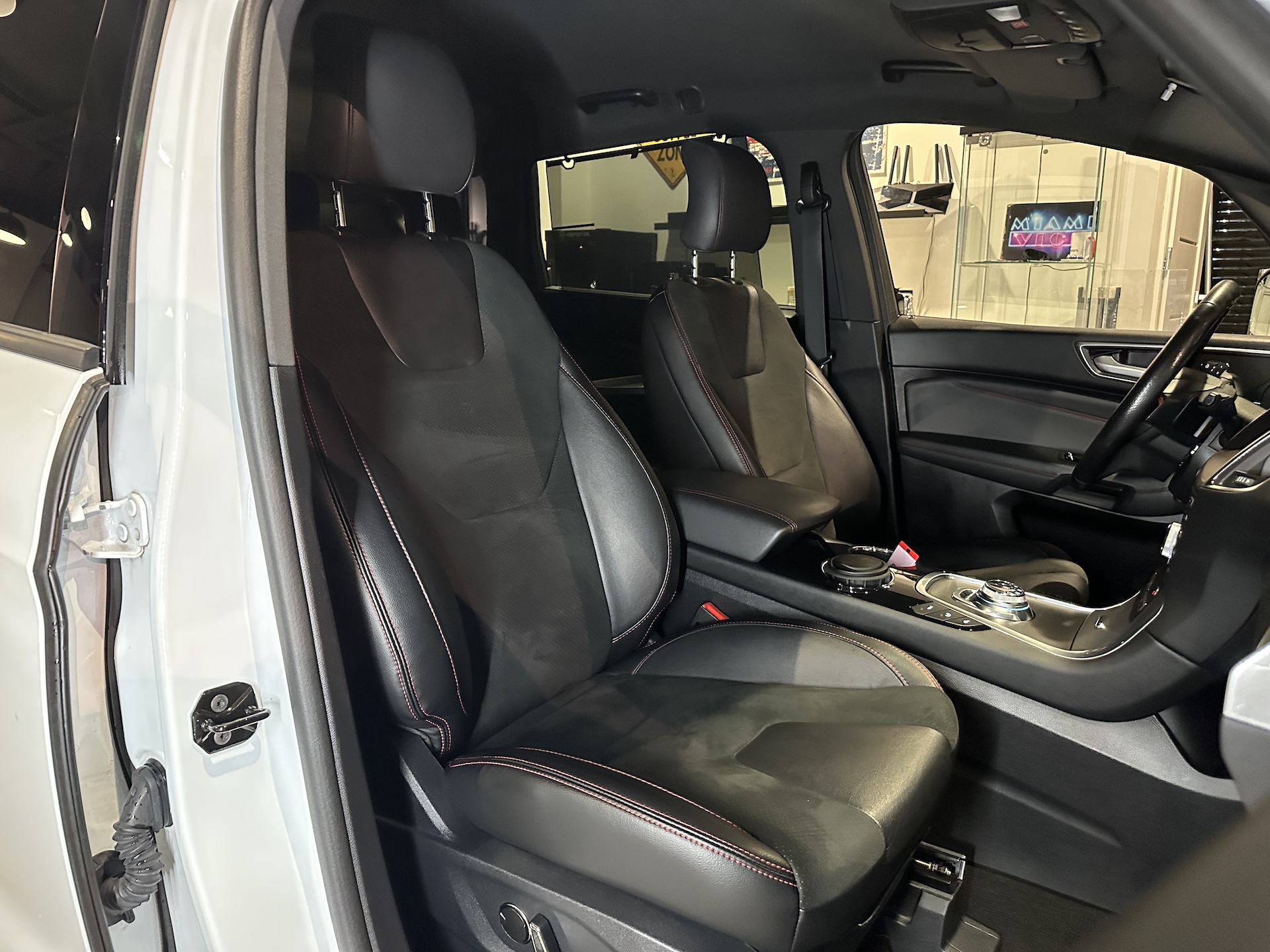 
Ford S-Max ST Line AWD full									