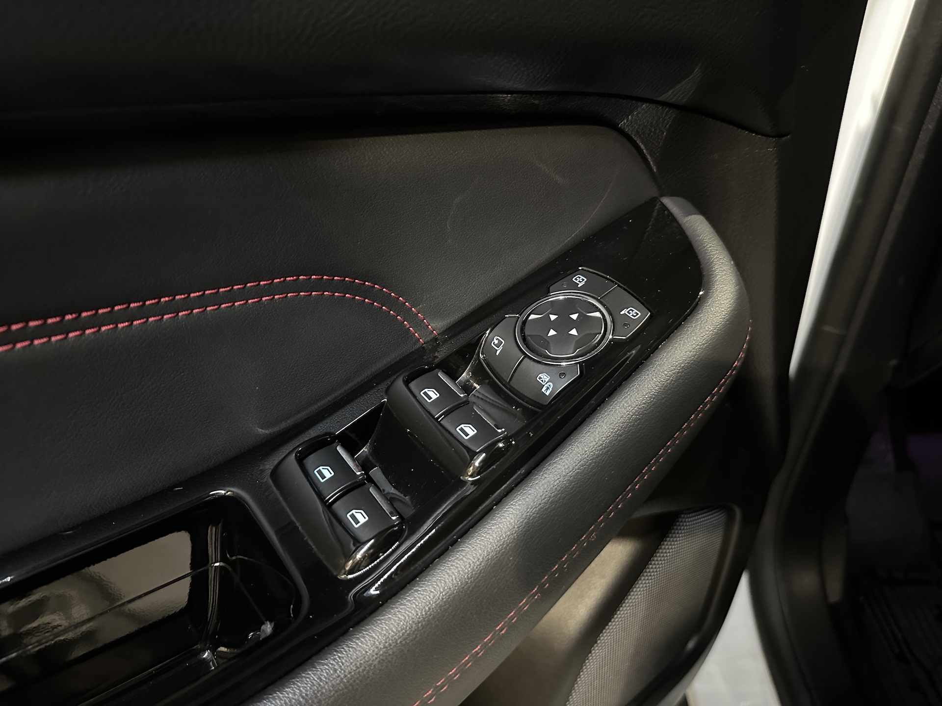 
Ford S-Max ST Line AWD full									