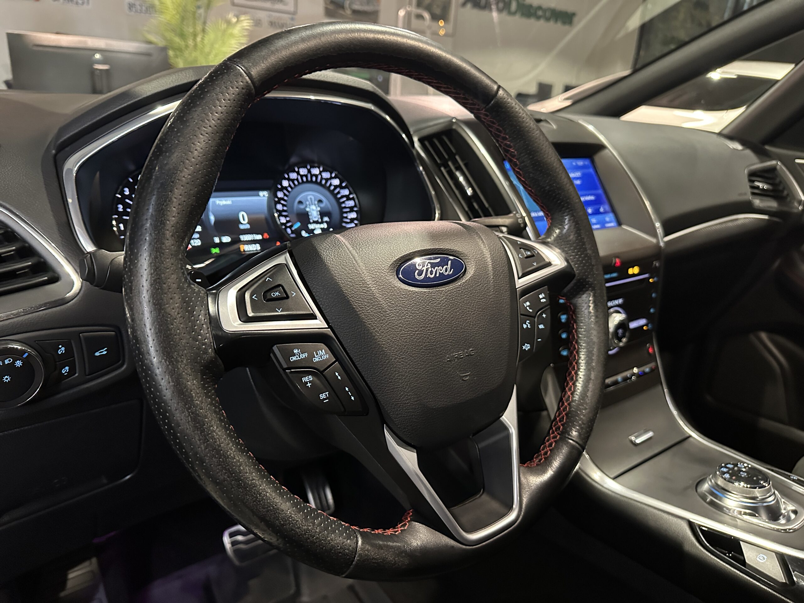 
Ford S-Max ST Line AWD full									