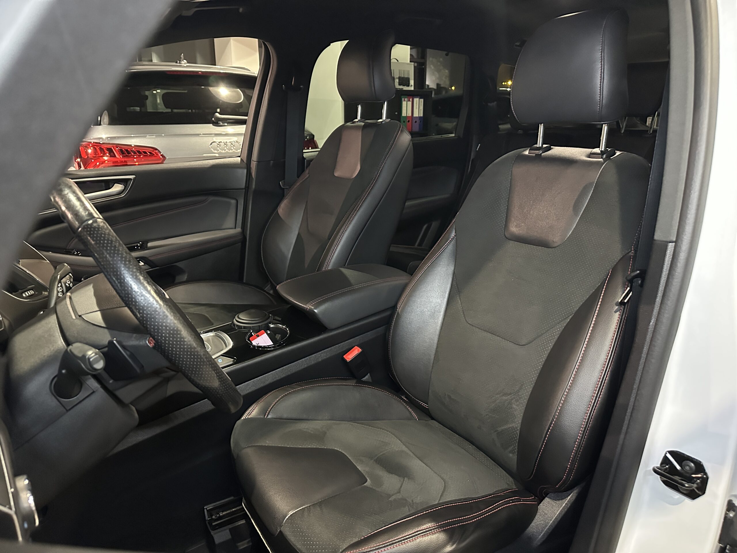 
Ford S-Max ST Line AWD full									