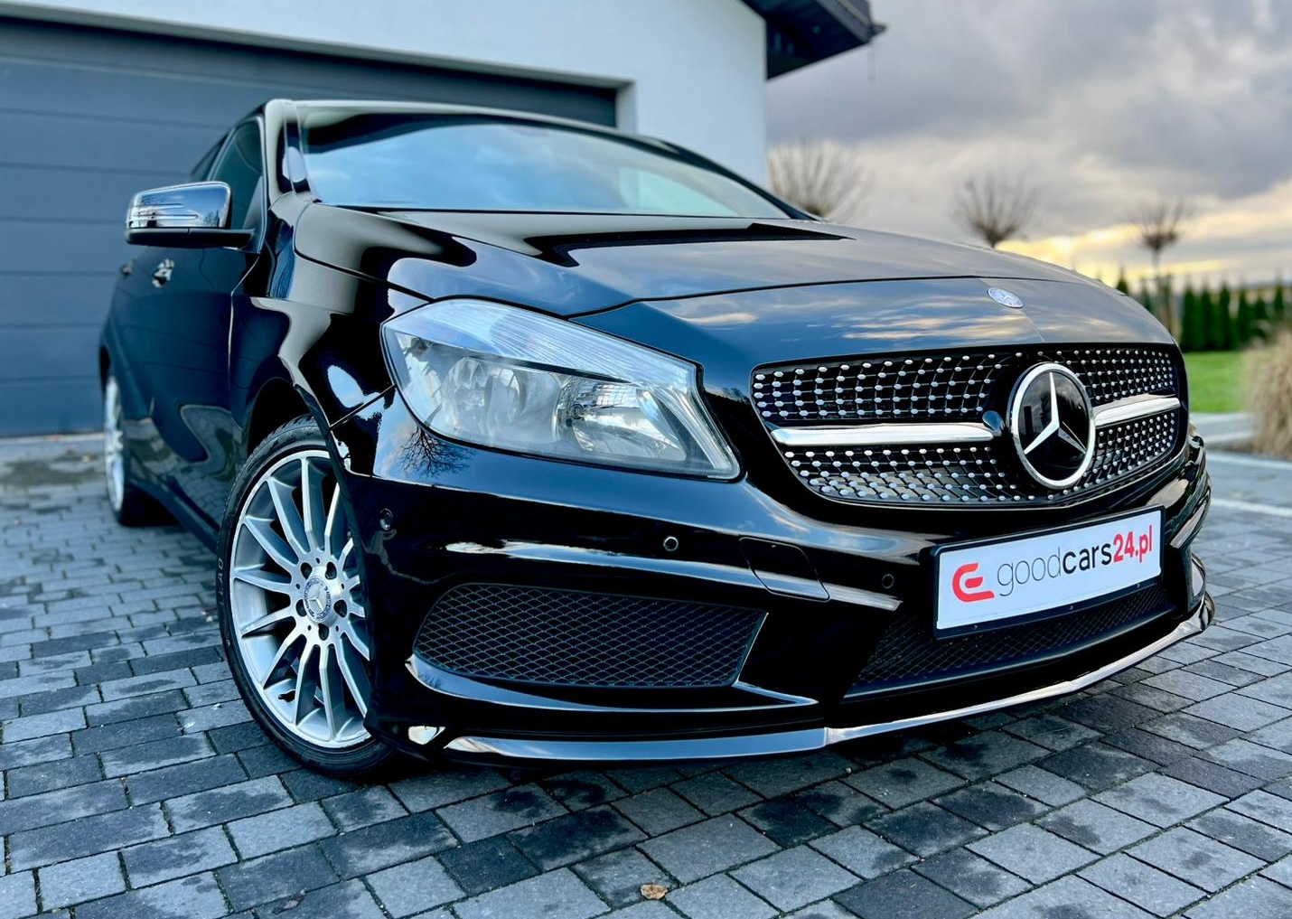 
Mercedes-Benz A 180 BlueEFFICIENCY AMG Line (W176) full									