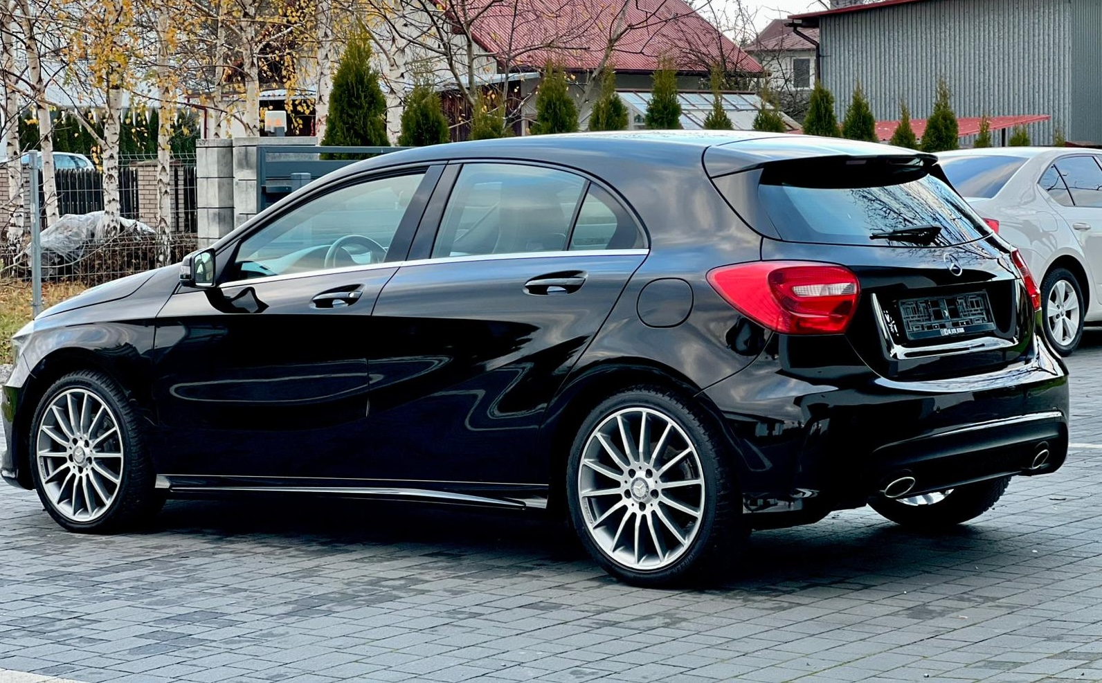 
Mercedes-Benz A 180 BlueEFFICIENCY AMG Line (W176) full									