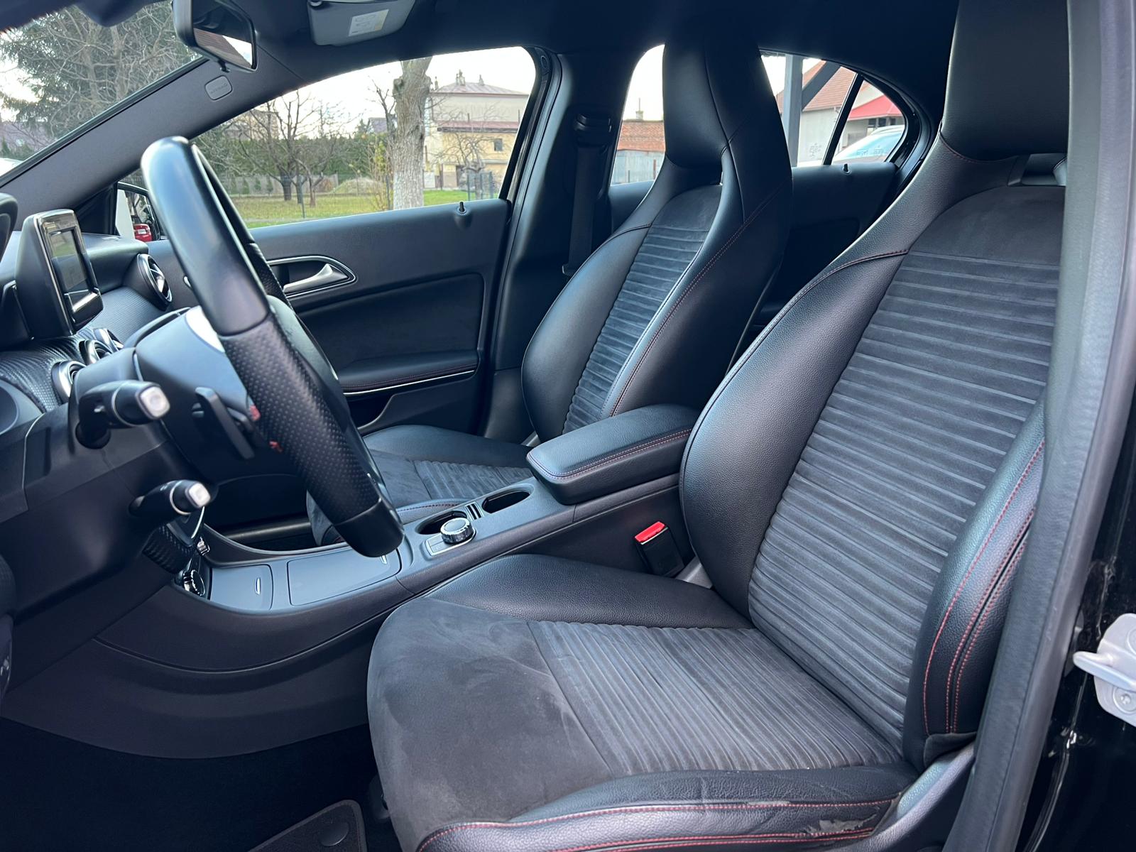 
Mercedes-Benz A 180 BlueEFFICIENCY AMG Line (W176) full									